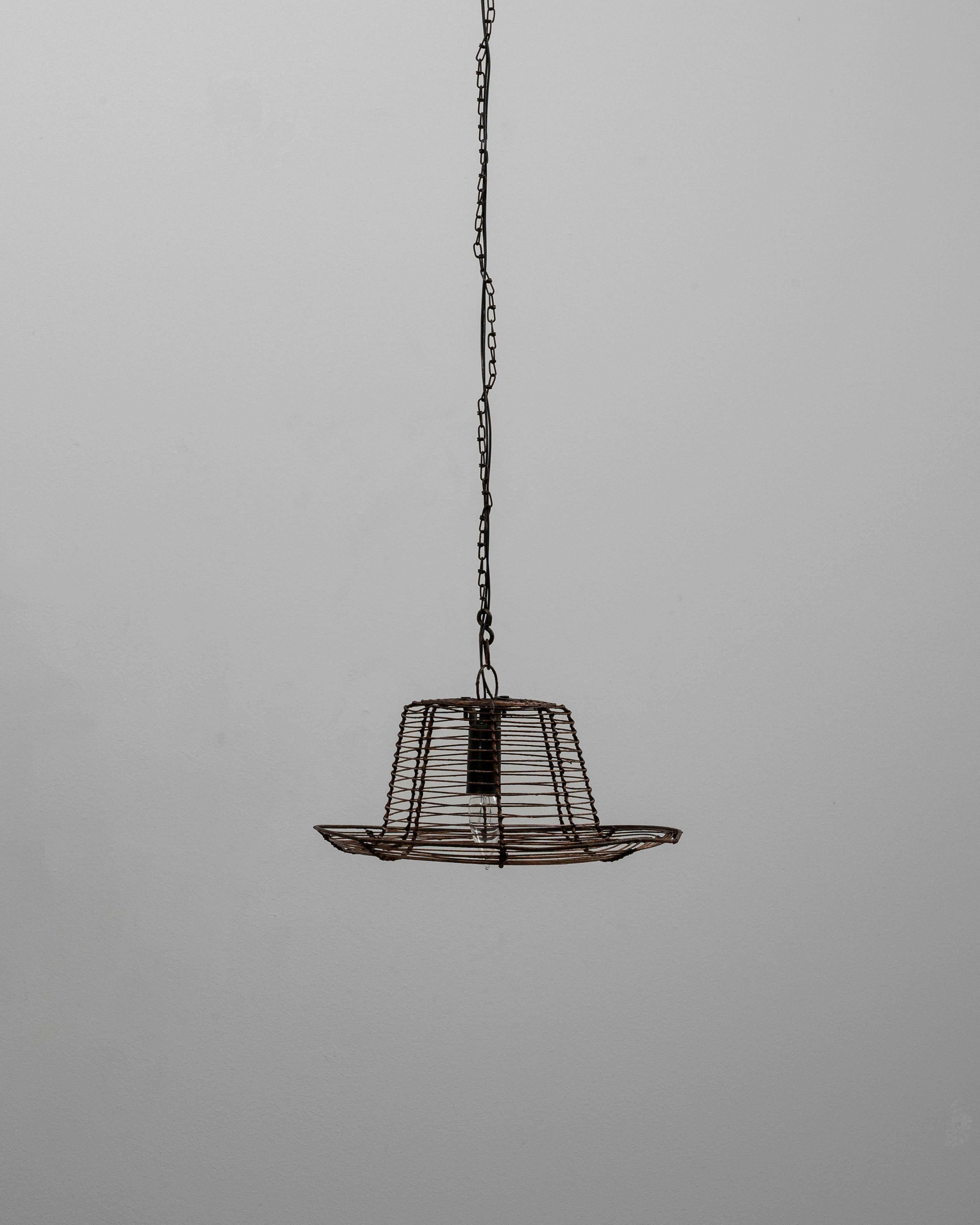 Lampada a sospensione industriale francese del 1900 con struttura in filo metallico svasato in vendita 4