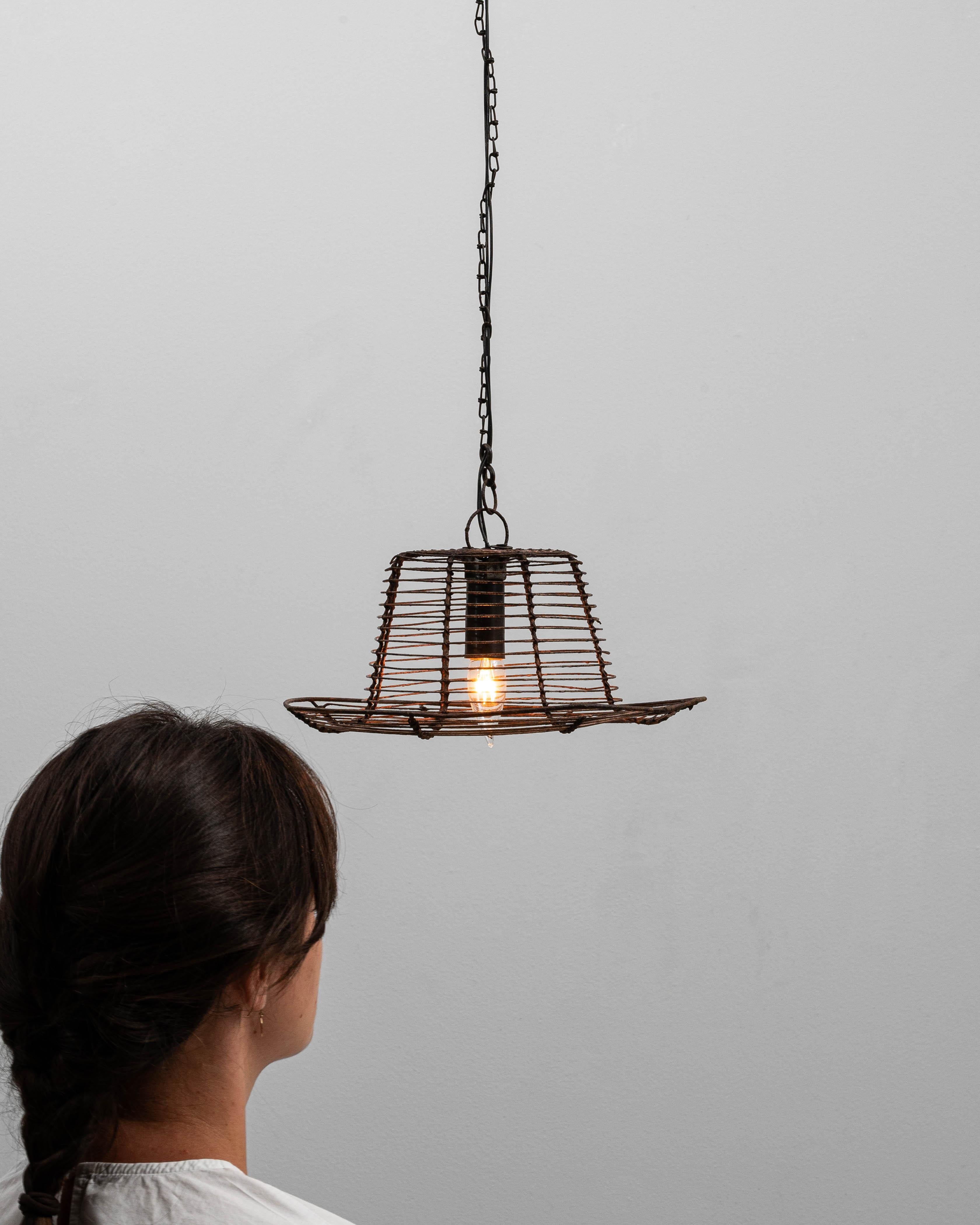 Francese Lampada a sospensione industriale francese del 1900 con struttura in filo metallico svasato in vendita