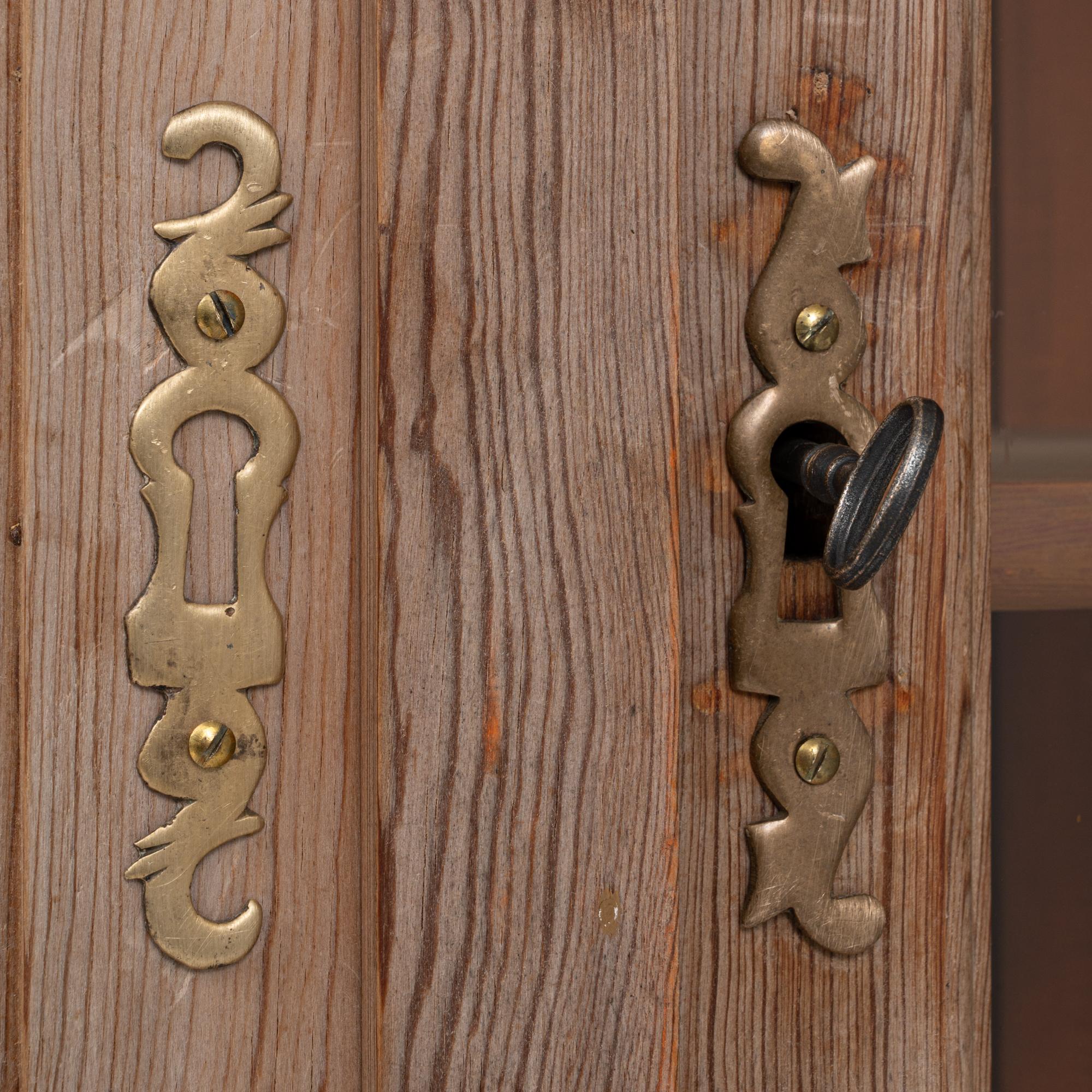 Vetrina industriale francese del 1900 in legno su base metallica in vendita 5