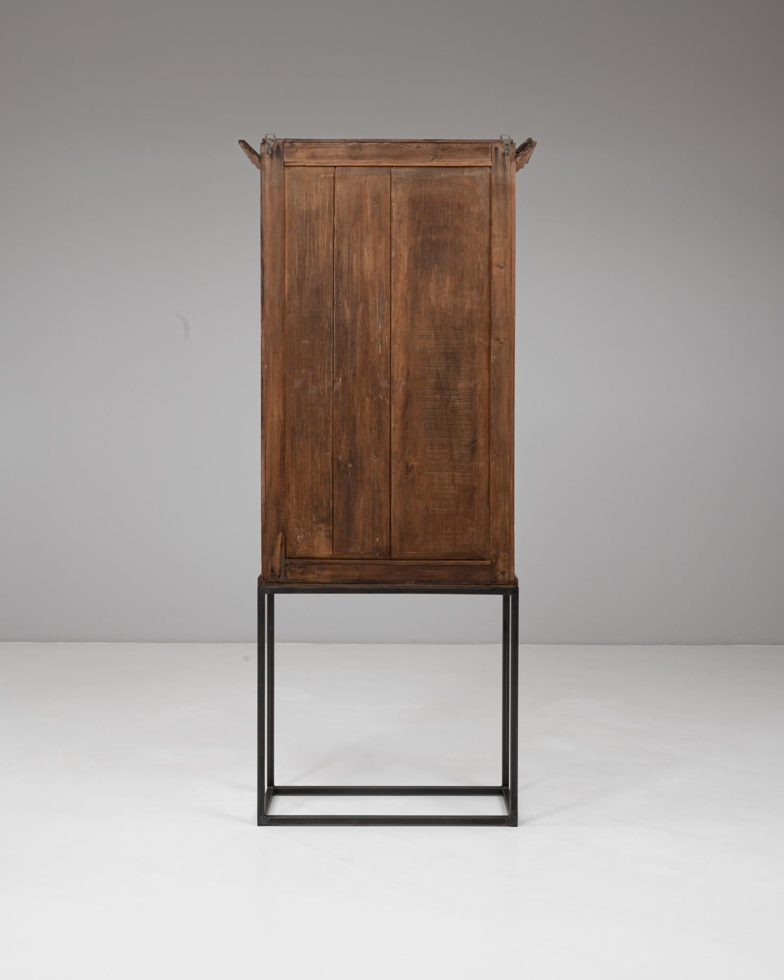 Vetrina industriale francese del 1900 in legno su base metallica in vendita 7