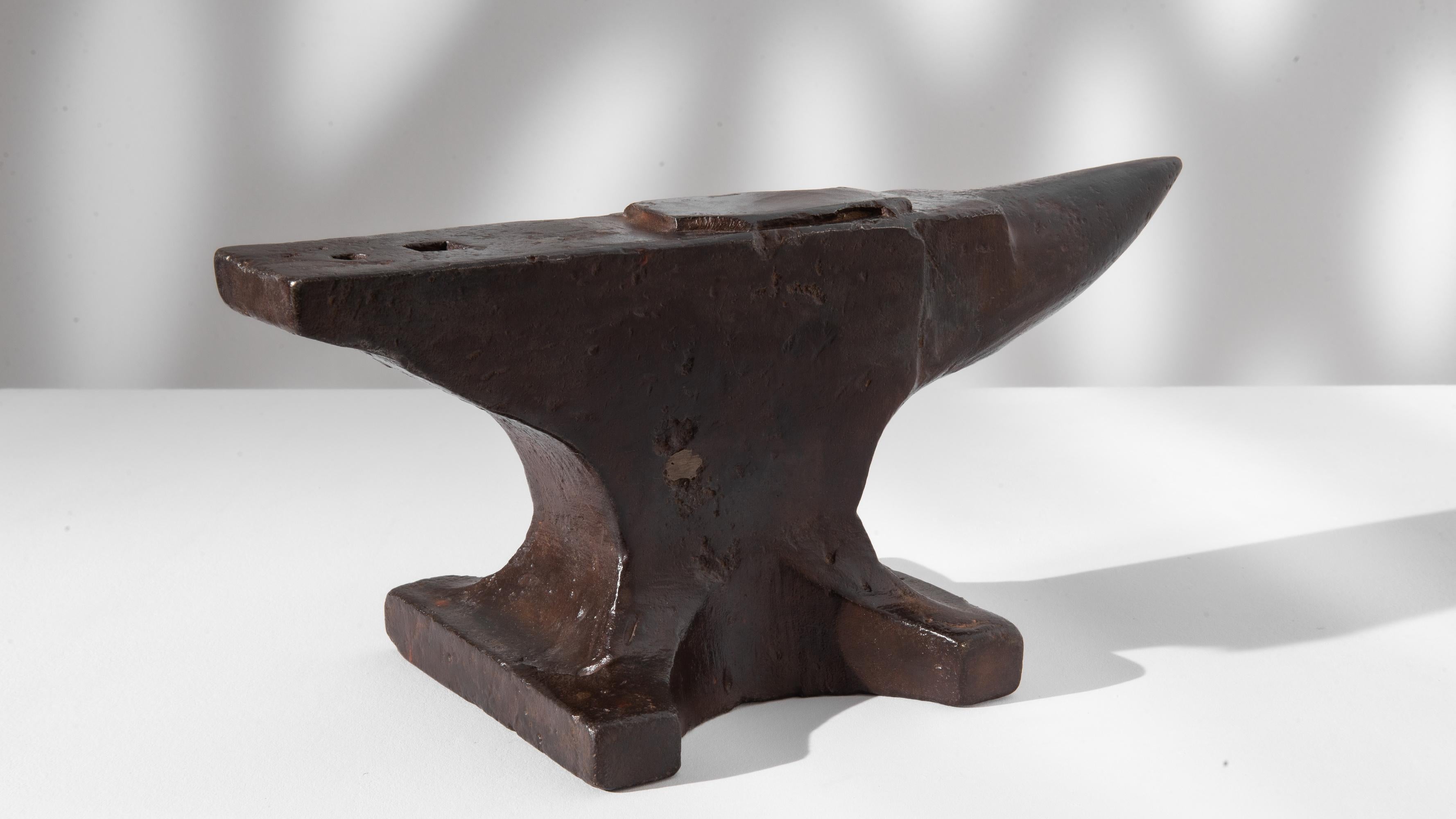 1900s French Iron Anvil In Good Condition In High Point, NC