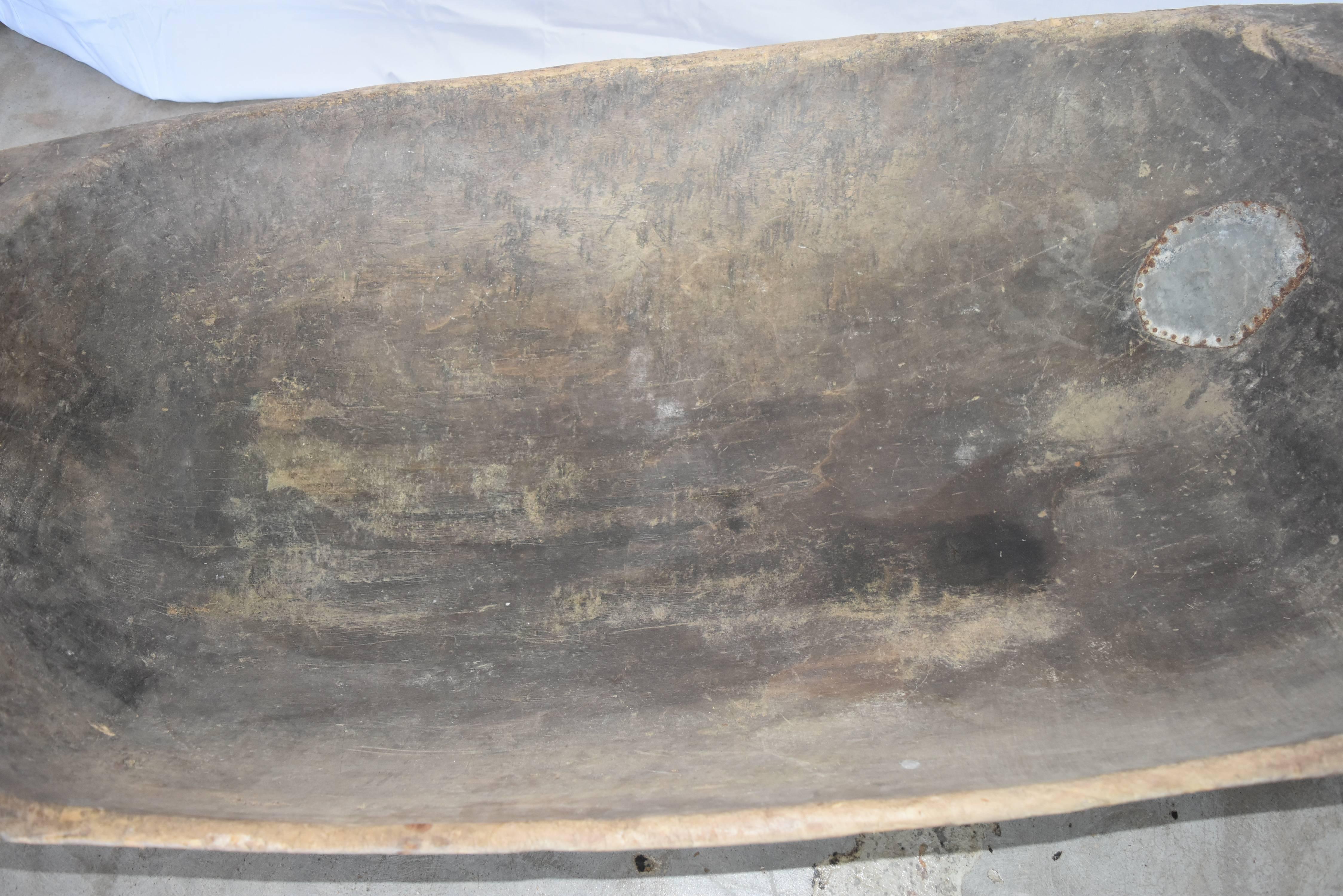 1900s French Large Wooden Trough with Zinc Repair and Handles In Distressed Condition For Sale In Houston, TX