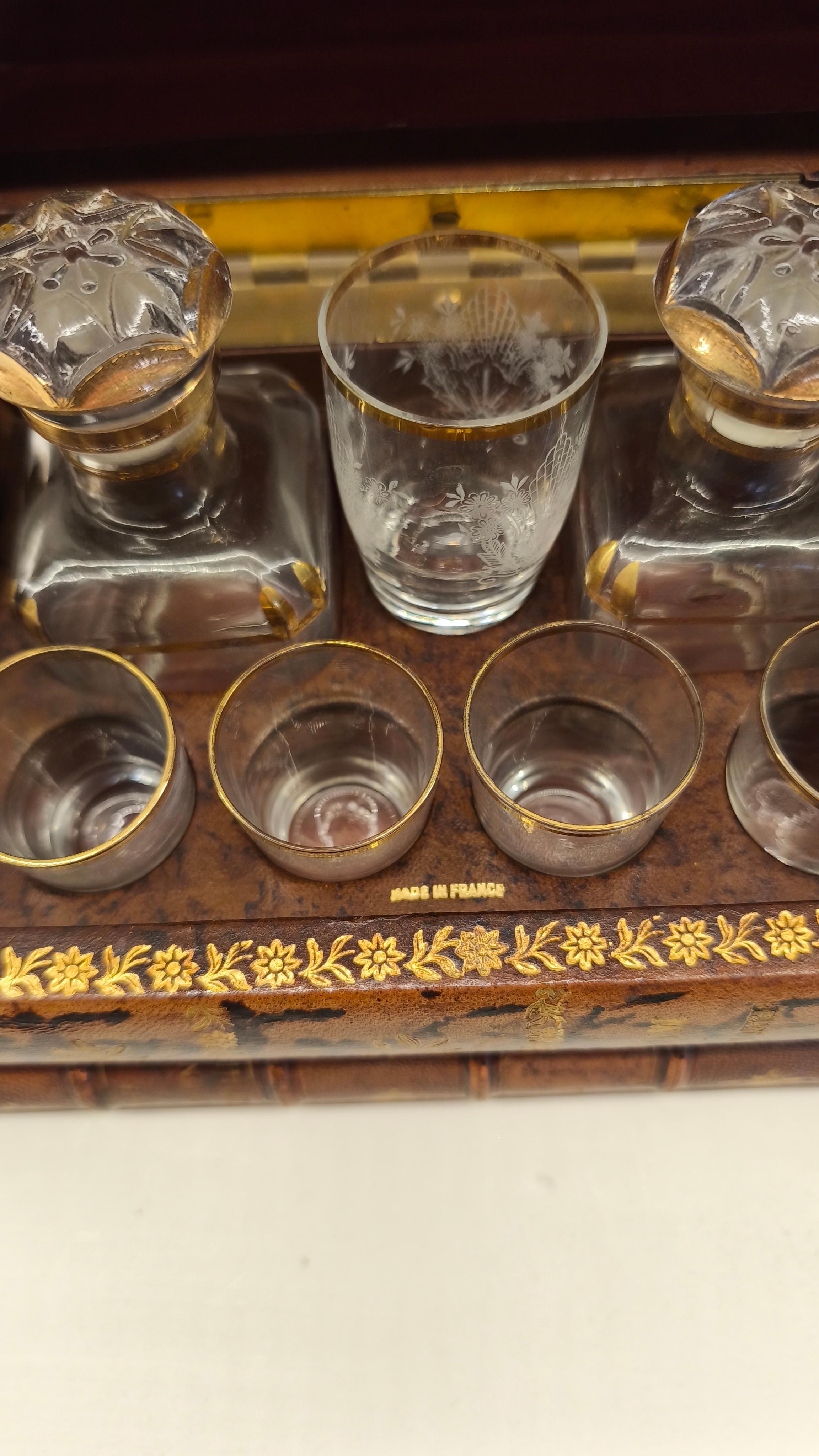 1900er Jahre Französisch Leder Buch Stack Tantalum Liquor / Drinks Box, neo Empire-Stil (Empire Revival) im Angebot