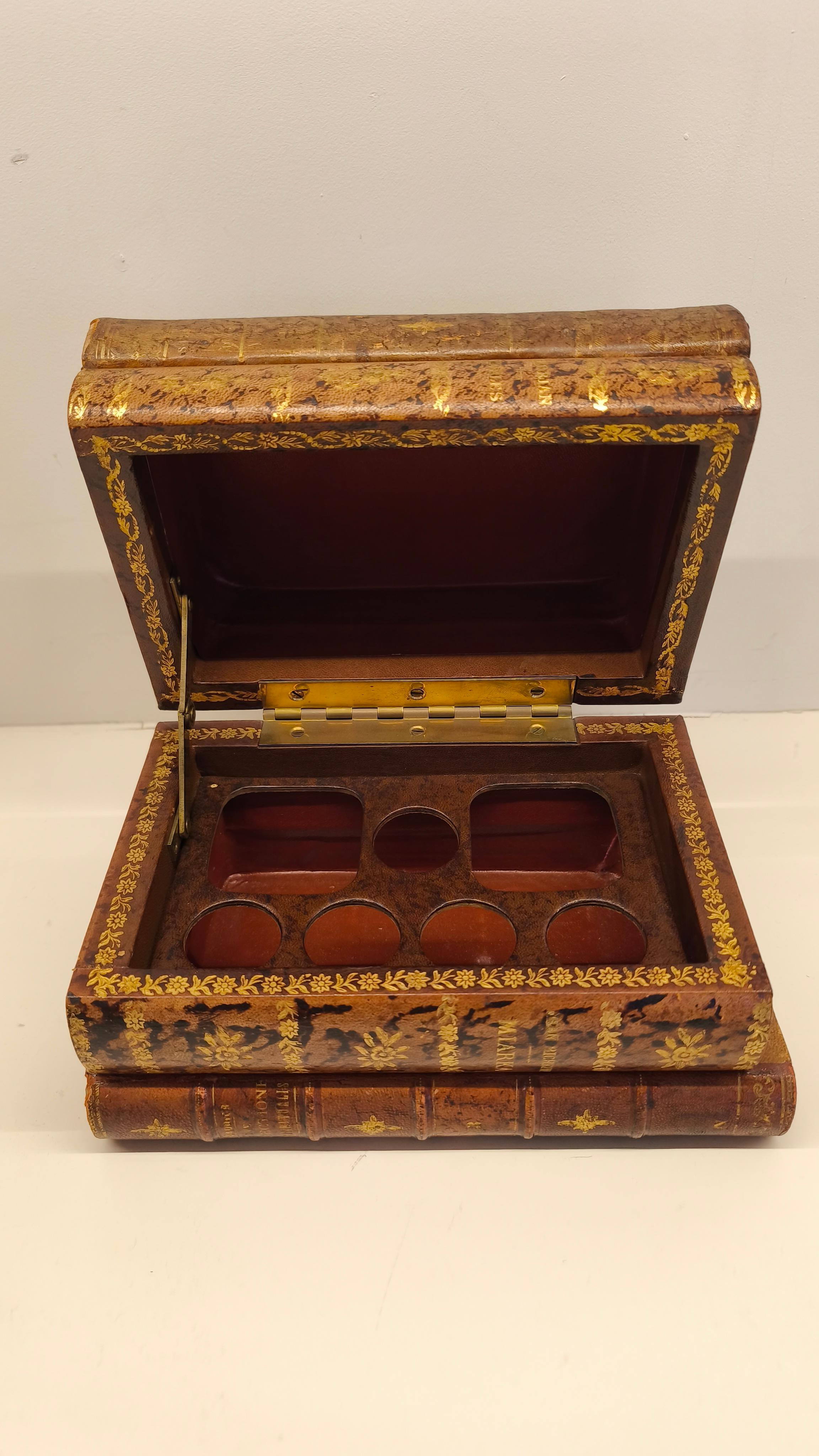 1900er Jahre Französisch Leder Buch Stack Tantalum Liquor / Drinks Box, neo Empire-Stil im Angebot 1