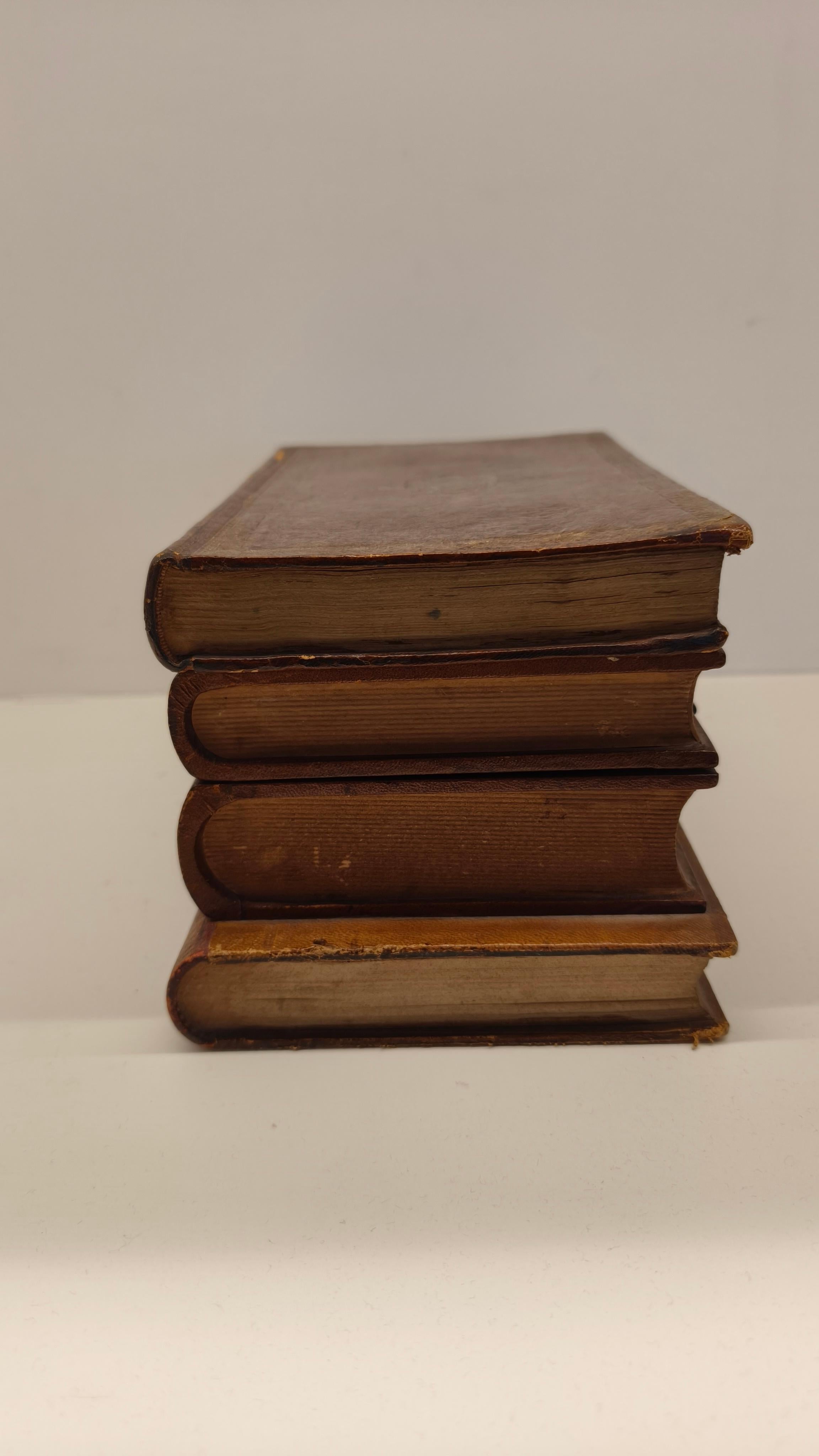 1900er Jahre Französisch Leder Buch Stack Tantalum Liquor / Drinks Box, neo Empire-Stil im Angebot 2