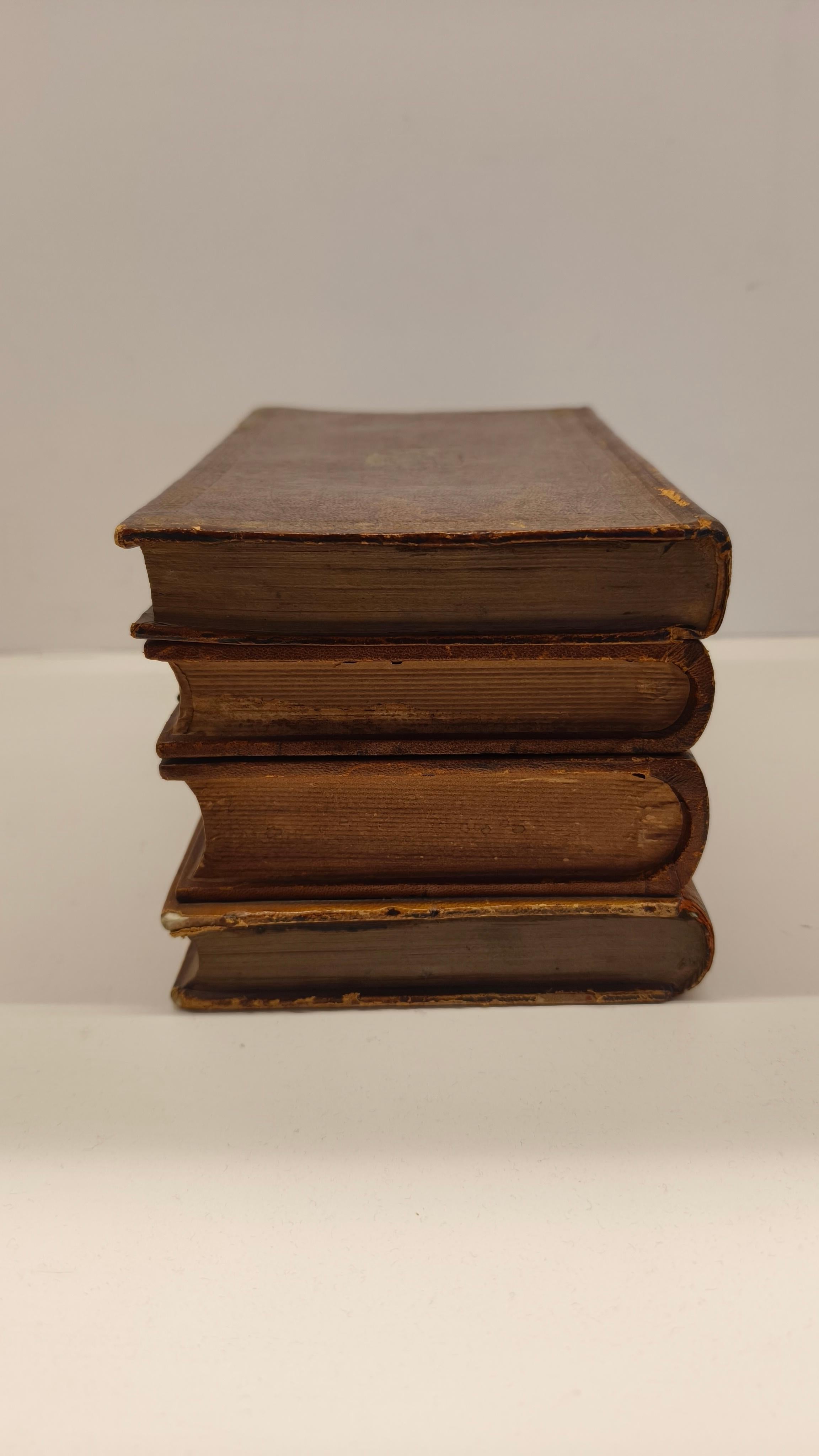 1900er Jahre Französisch Leder Buch Stack Tantalum Liquor / Drinks Box, neo Empire-Stil im Angebot 3