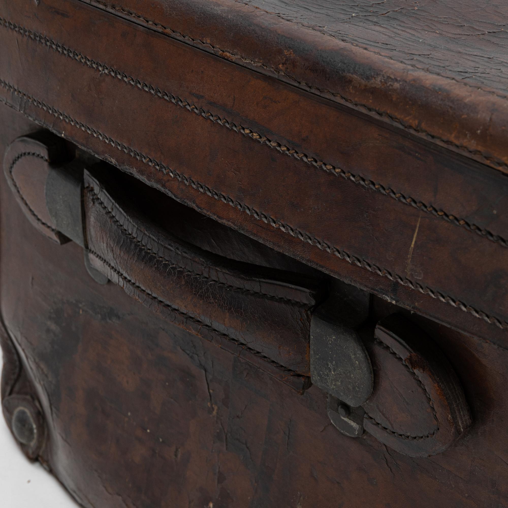 Valigia francese in pelle degli anni '1900 in vendita 4