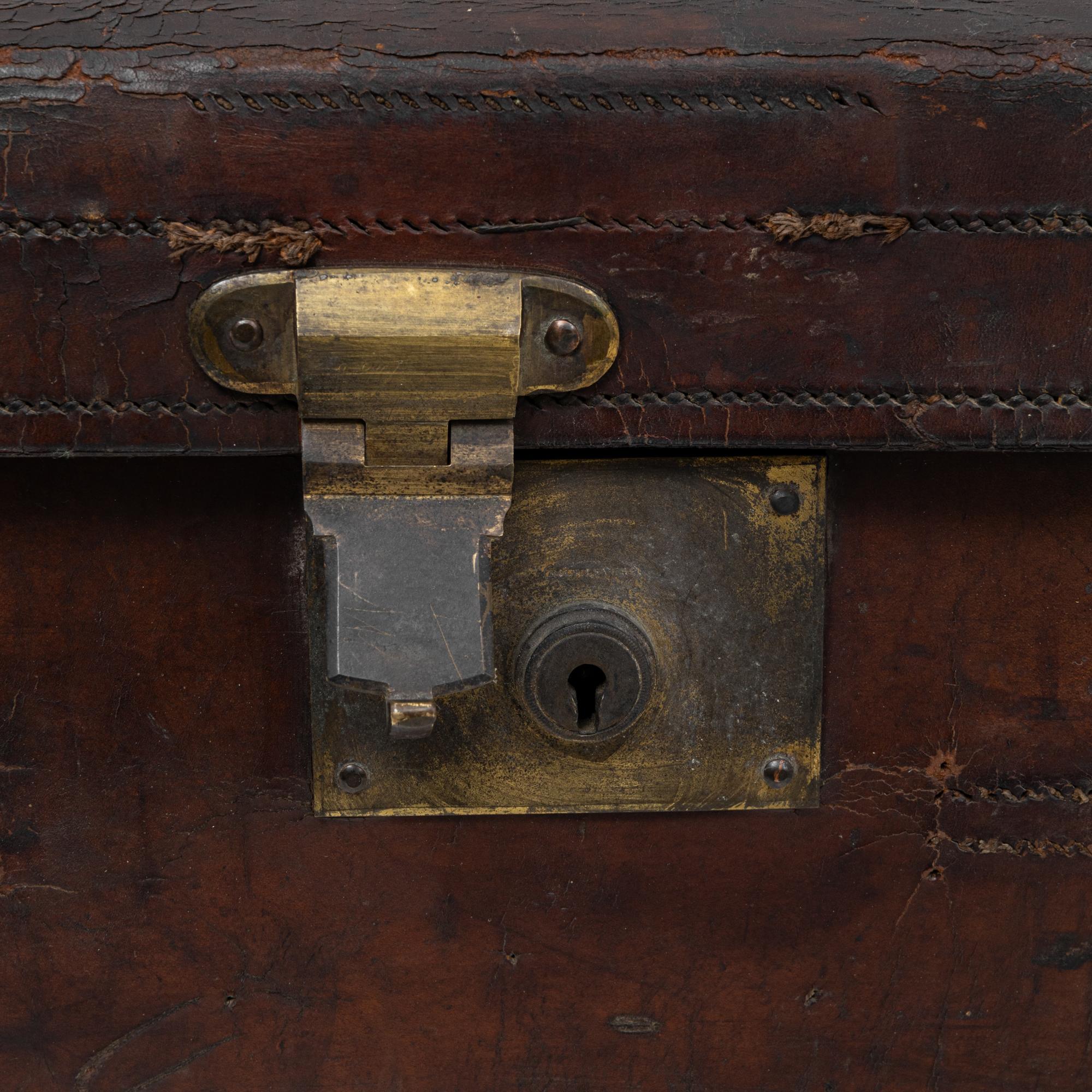 Valigia francese in pelle degli anni '1900 in vendita 5