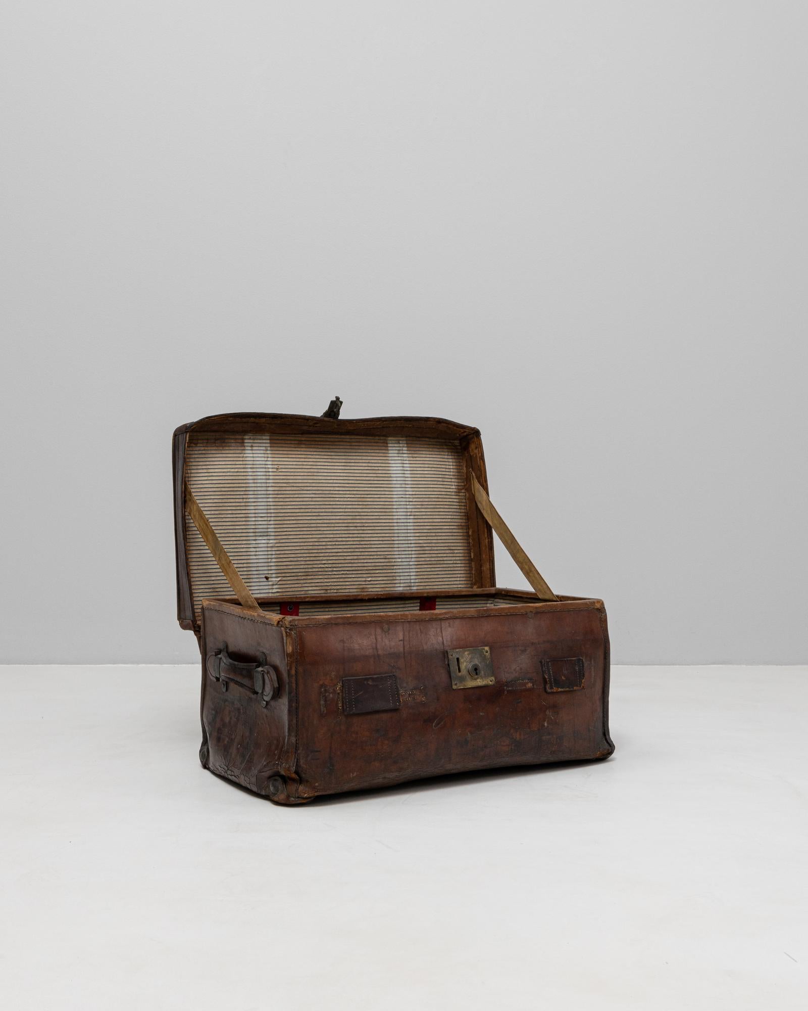 Valigia francese in pelle degli anni '1900 In condizioni buone in vendita a High Point, NC