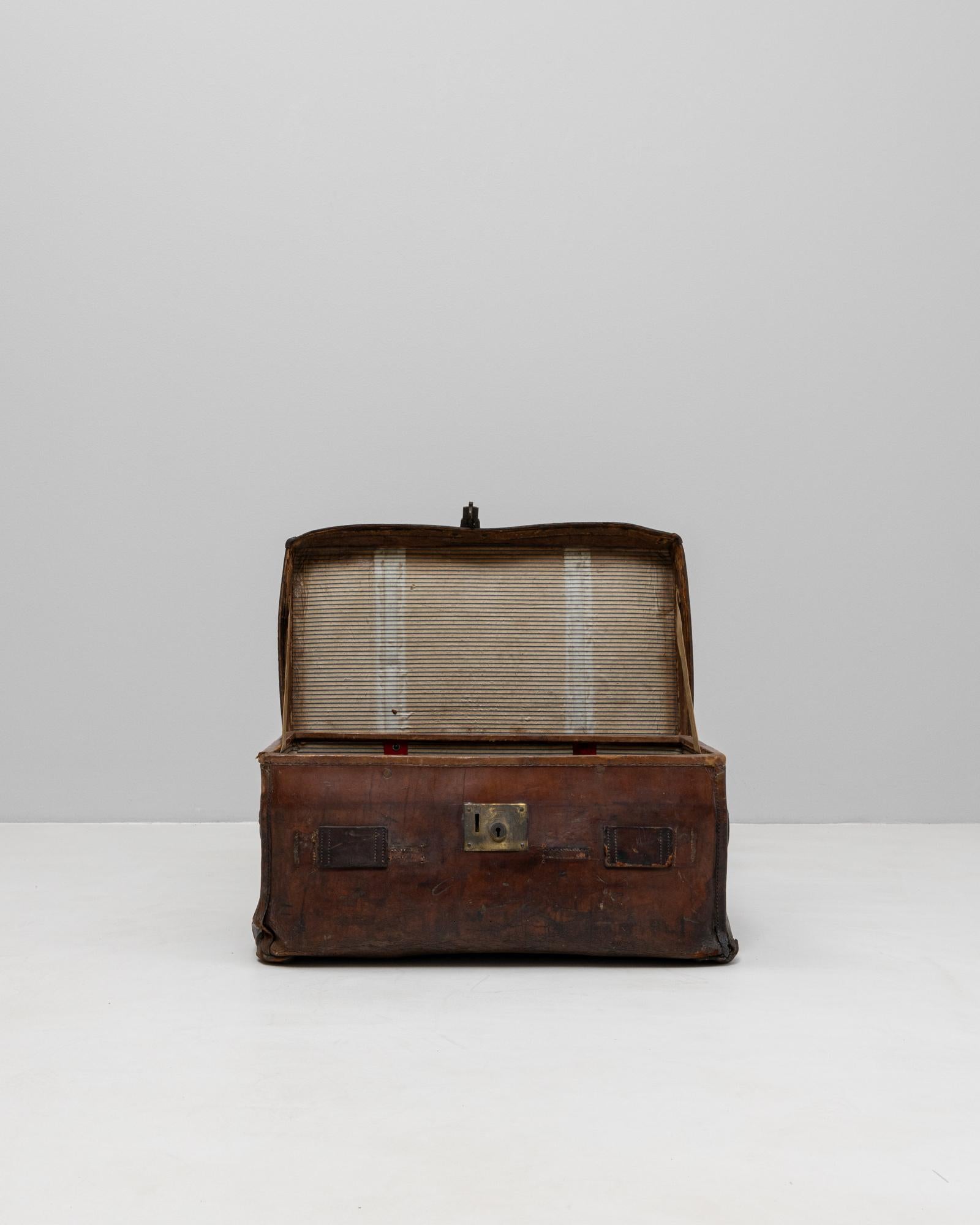 Pelle Valigia francese in pelle degli anni '1900 in vendita