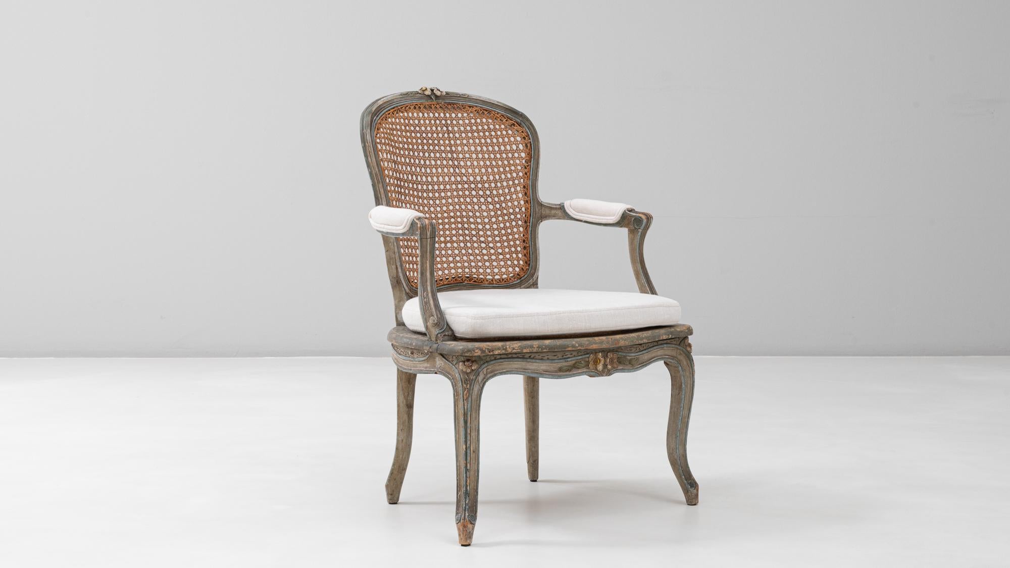 Fauteuil francés estilo Luis XV de 1900 con respaldo de caña y asiento tapizado en venta 4