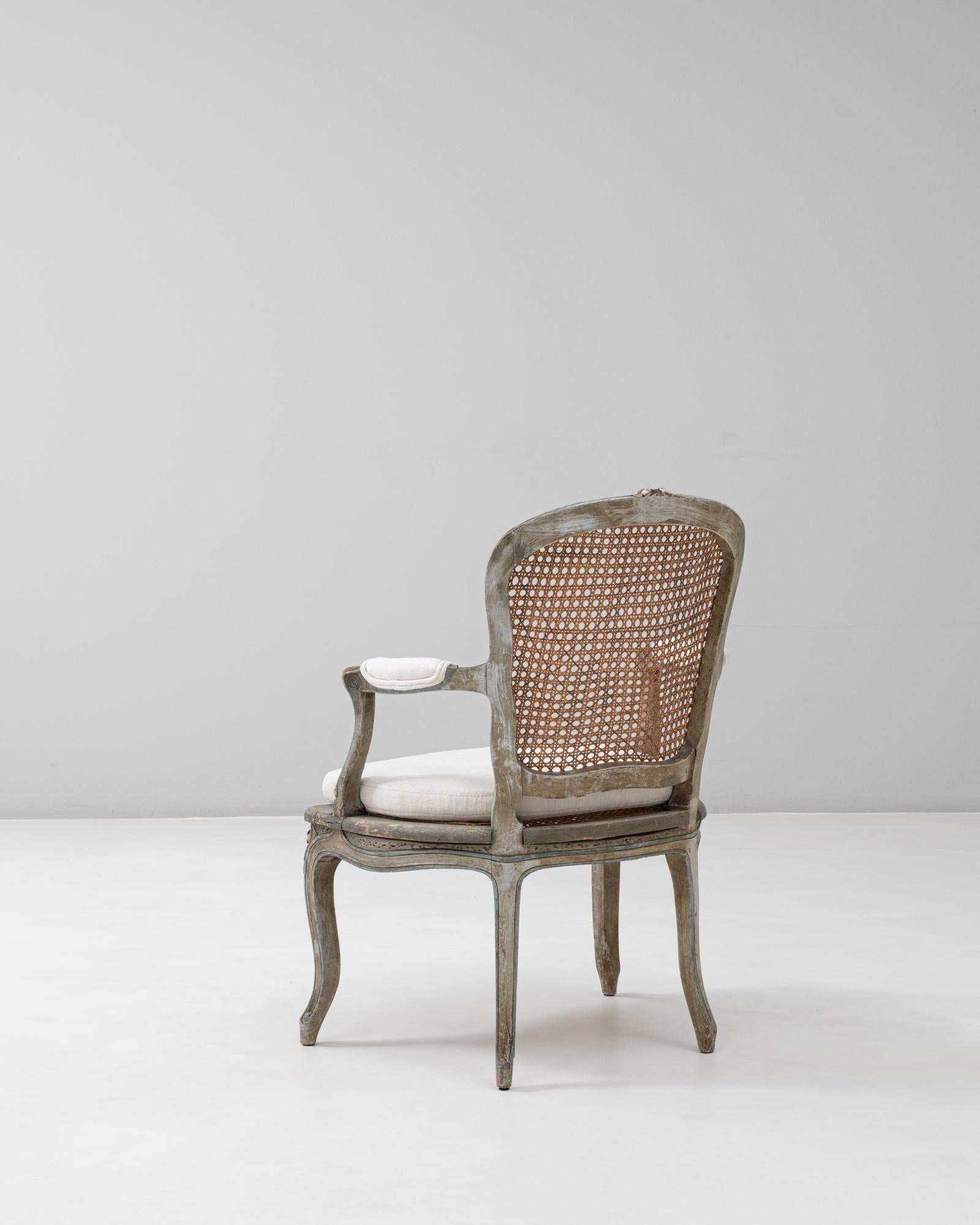 Fauteuil francés estilo Luis XV de 1900 con respaldo de caña y asiento tapizado Tapicería en venta