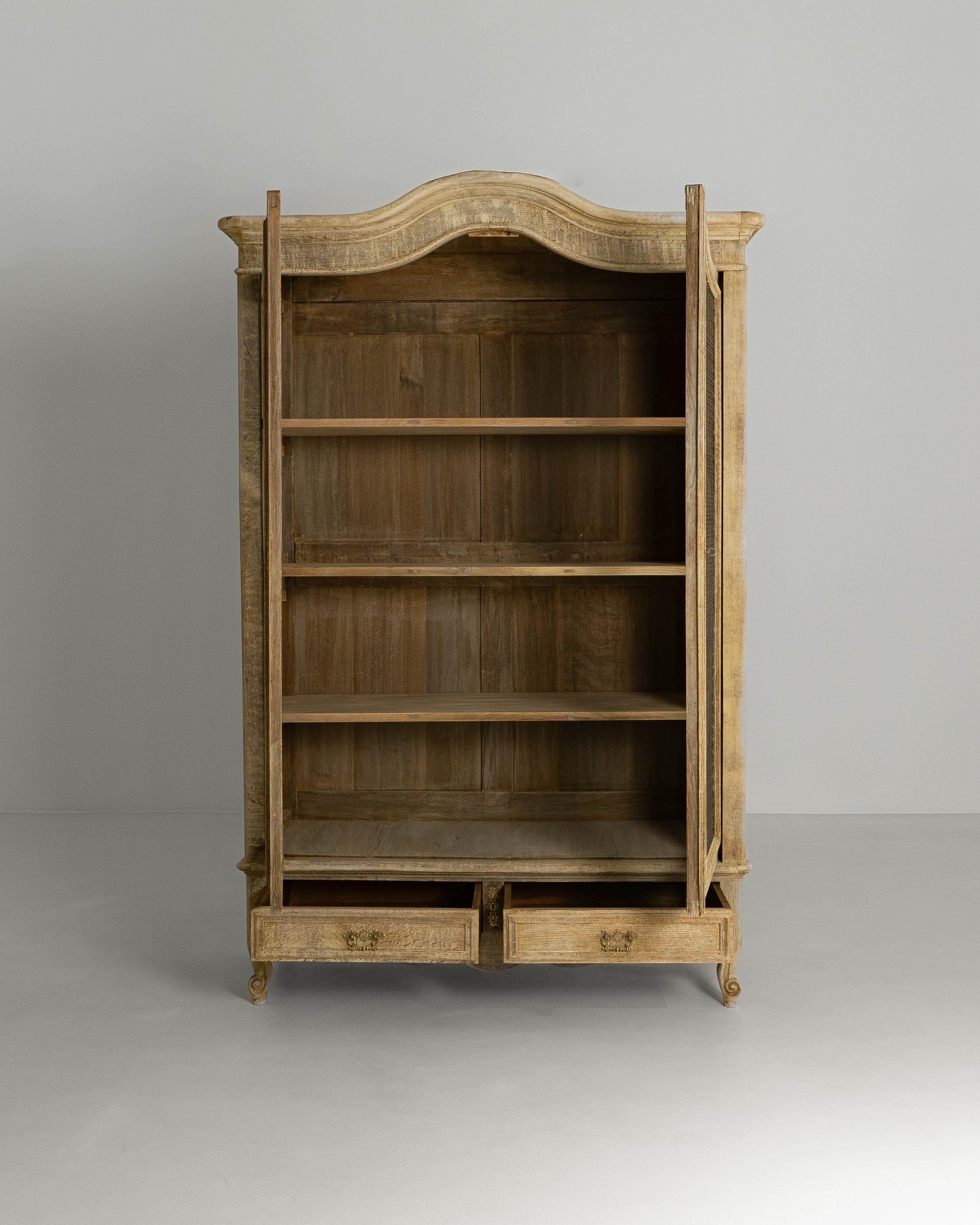 Français 1900s French Louis XV Style Oak Vitrine With Mesh Screens en vente