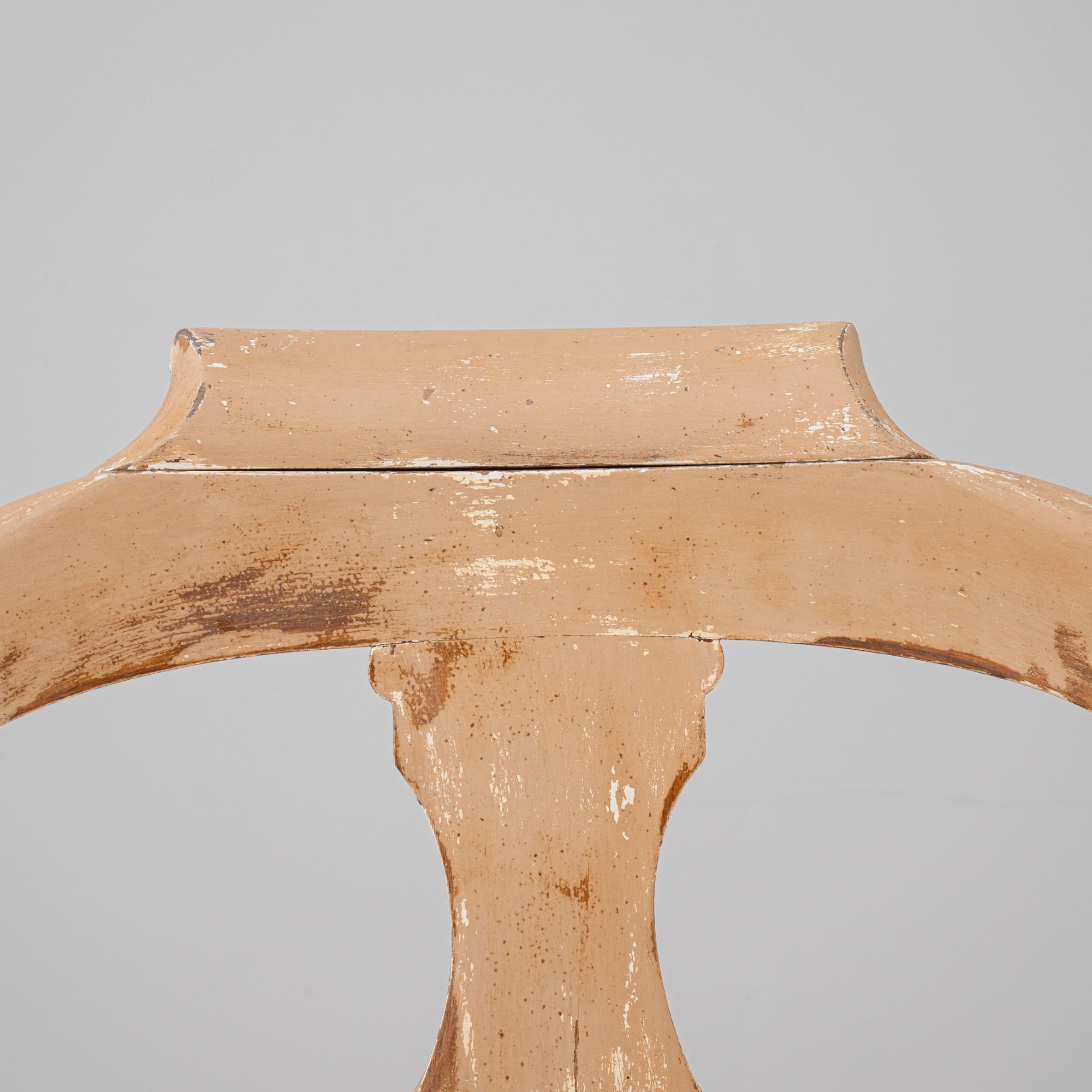 Fauteuil ouvert en bois patiné avec assise en rotin de style Louis XV des années 1900 en vente 8