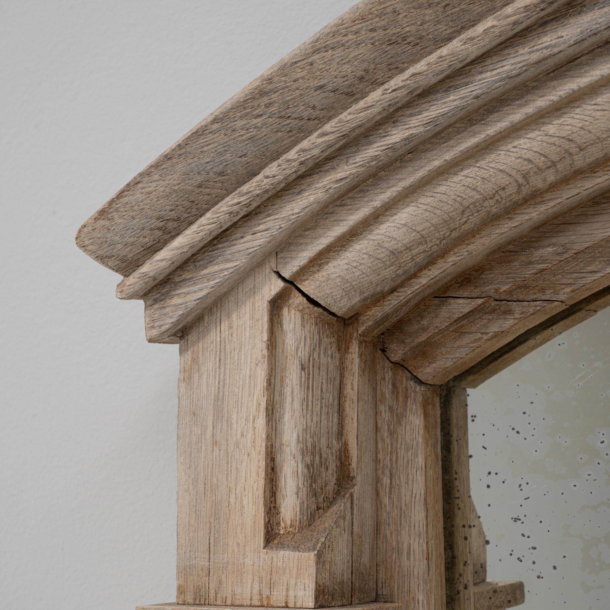 Specchio francese Luigi XVI del 1900 in quercia intagliata con ripiano in vendita 2