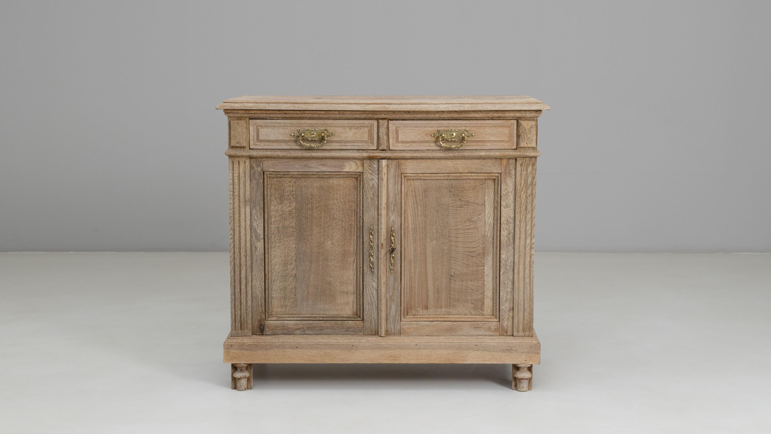 1900s French Louis XVI Oak Buffet im Zustand „Gut“ im Angebot in High Point, NC