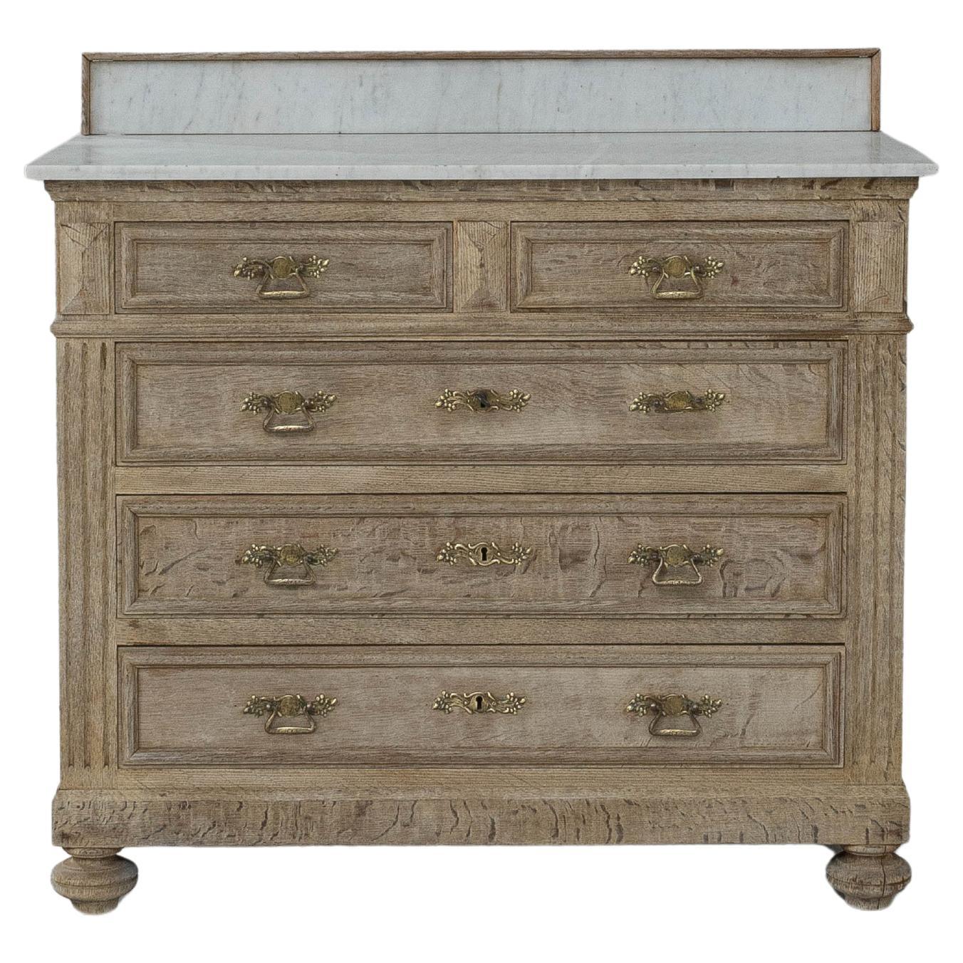 1900s French Louis XVI Oak Chest of Drawers With Marble Top en venta