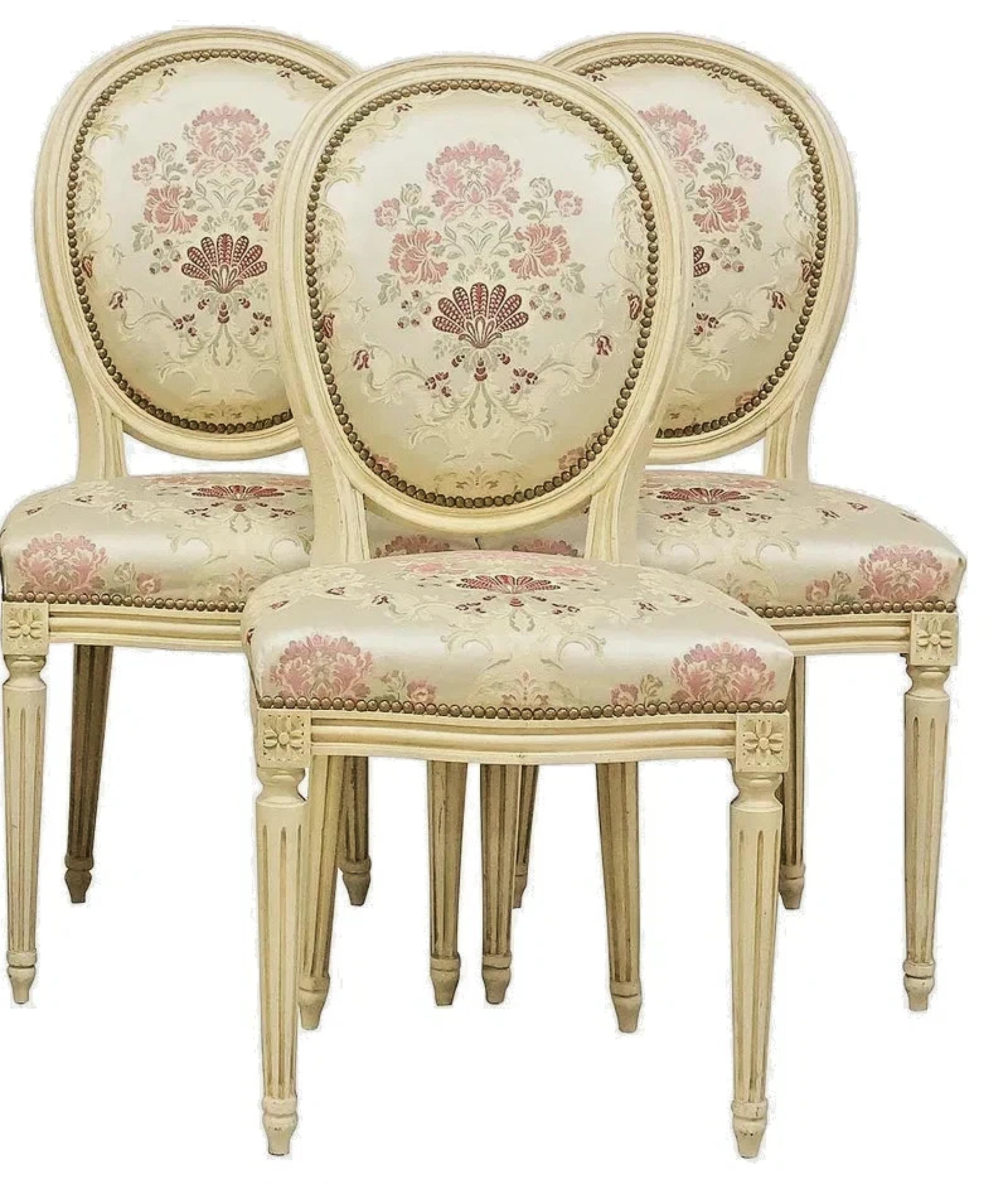 Dipinto Sedie da pranzo francesi del 1900 in stile Luigi XVI, dipinte e rivestite in broccato, set di 6! in vendita