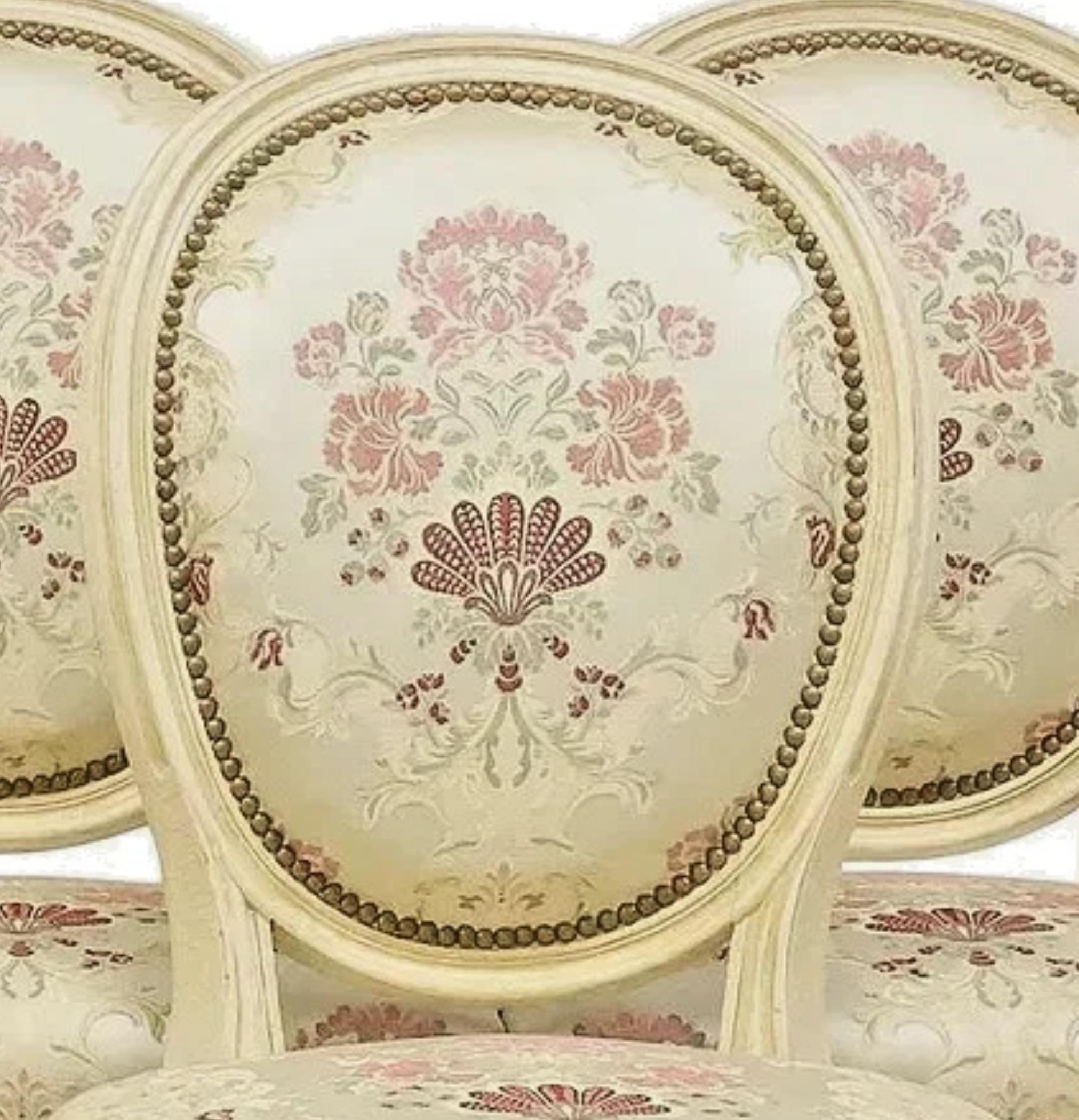 Sedie da pranzo francesi del 1900 in stile Luigi XVI, dipinte e rivestite in broccato, set di 6! In condizioni buone in vendita a Austin, TX