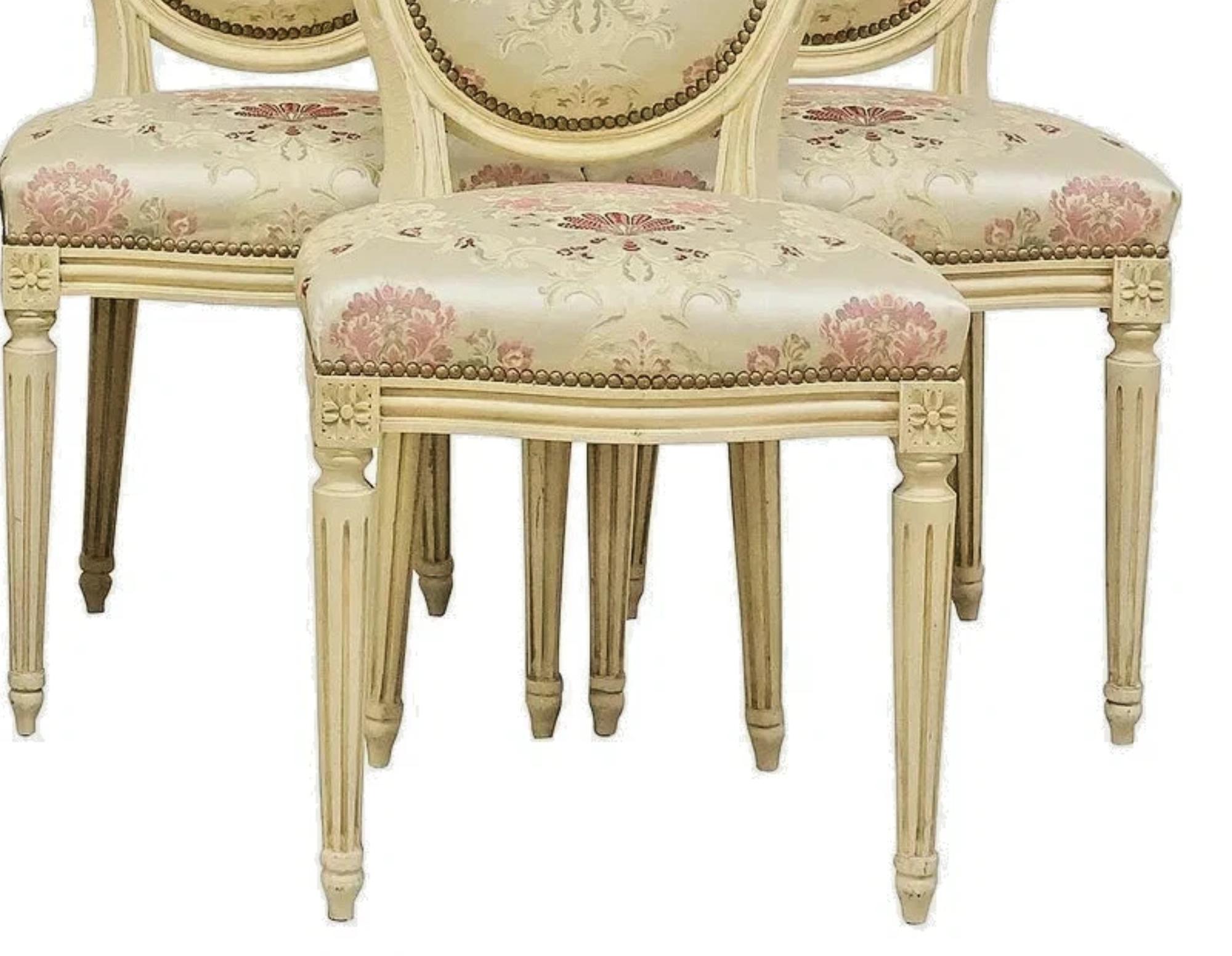 Broccato Sedie da pranzo francesi del 1900 in stile Luigi XVI, dipinte e rivestite in broccato, set di 6! in vendita