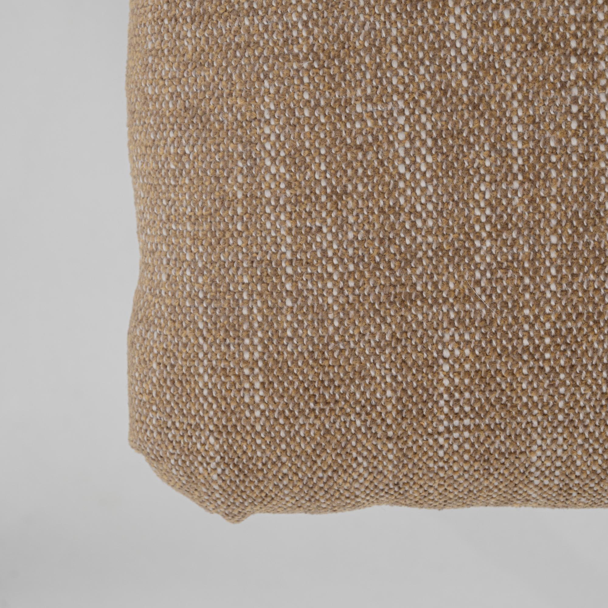 Französischer Louis XVI-Polsterhocker mit geschnitzten Beinen aus der Zeit um 1900 im Angebot 5