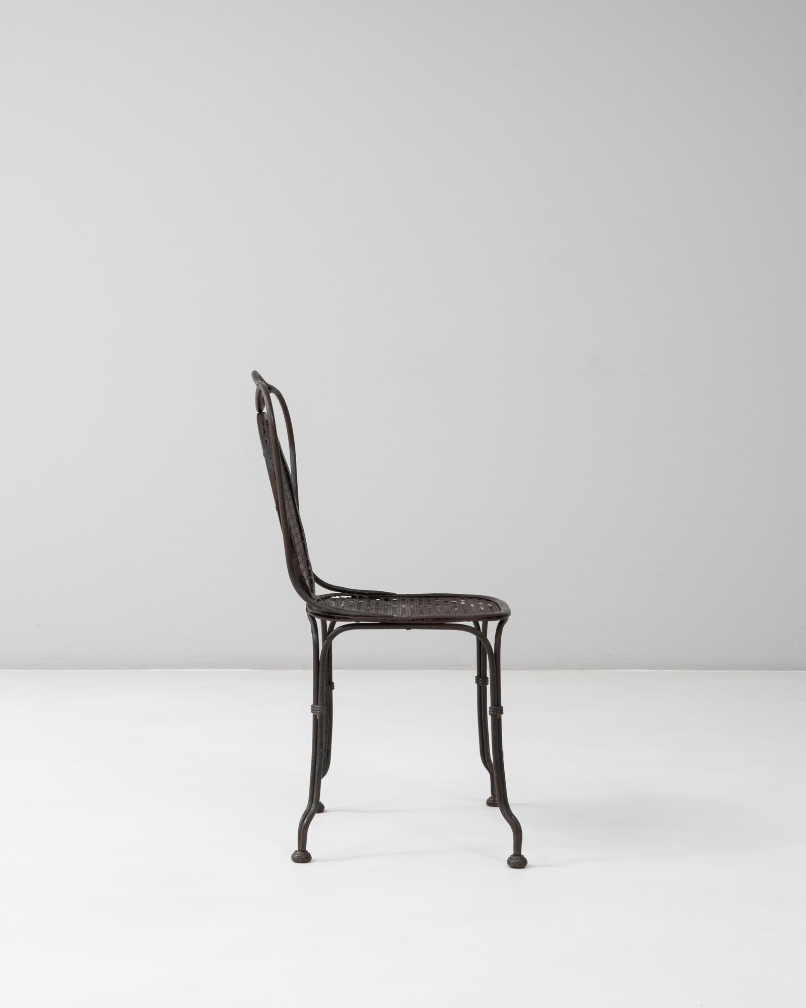 Francese Sedia da giardino francese del 1900 in metallo con schienale ovale in vendita