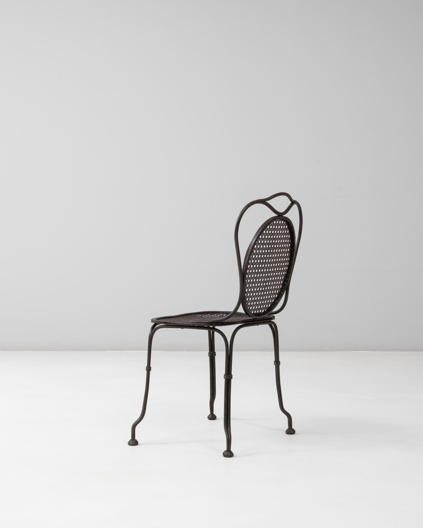 XX secolo Sedia da giardino francese del 1900 in metallo con schienale ovale in vendita