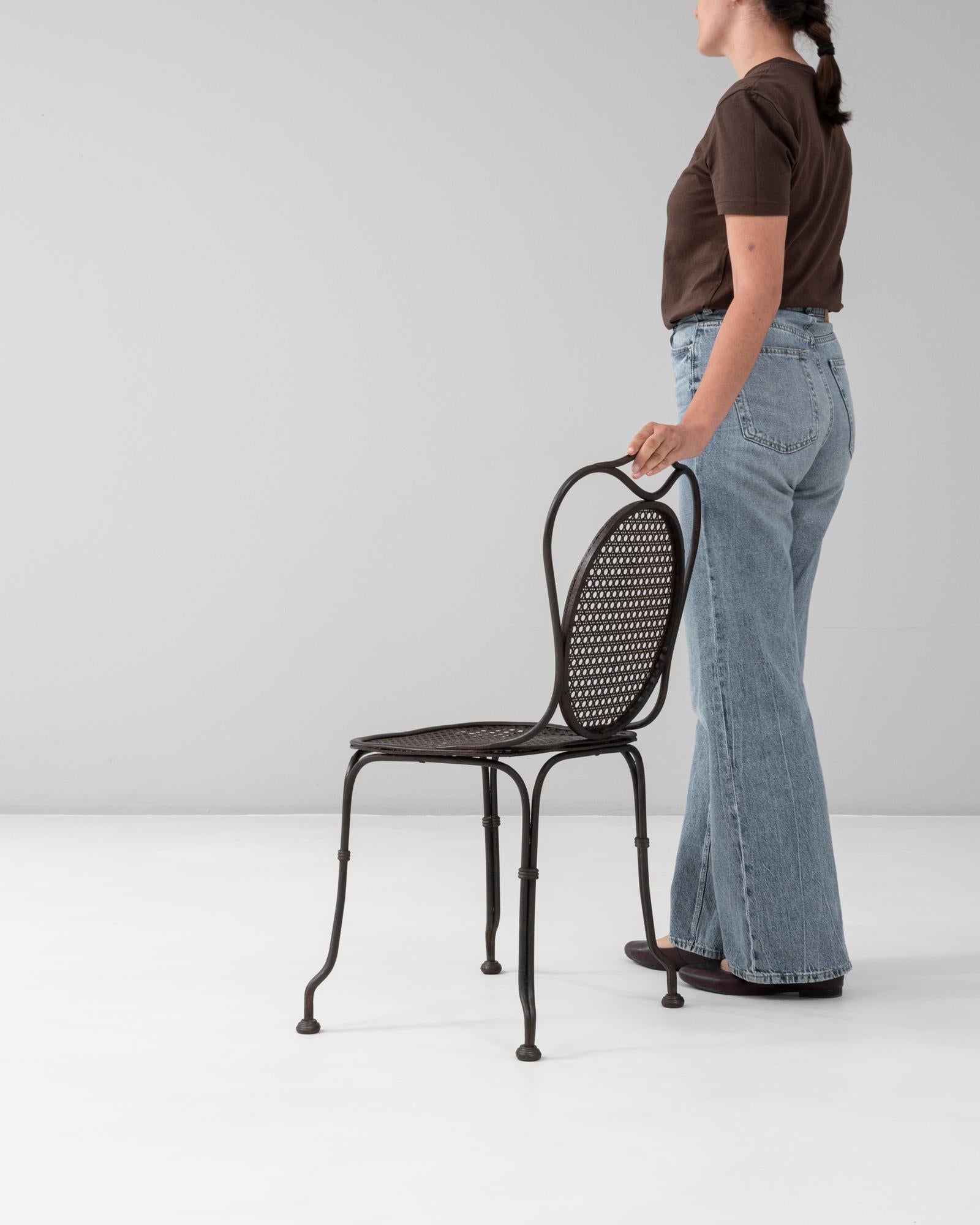 Metallo Sedia da giardino francese del 1900 in metallo con schienale ovale in vendita