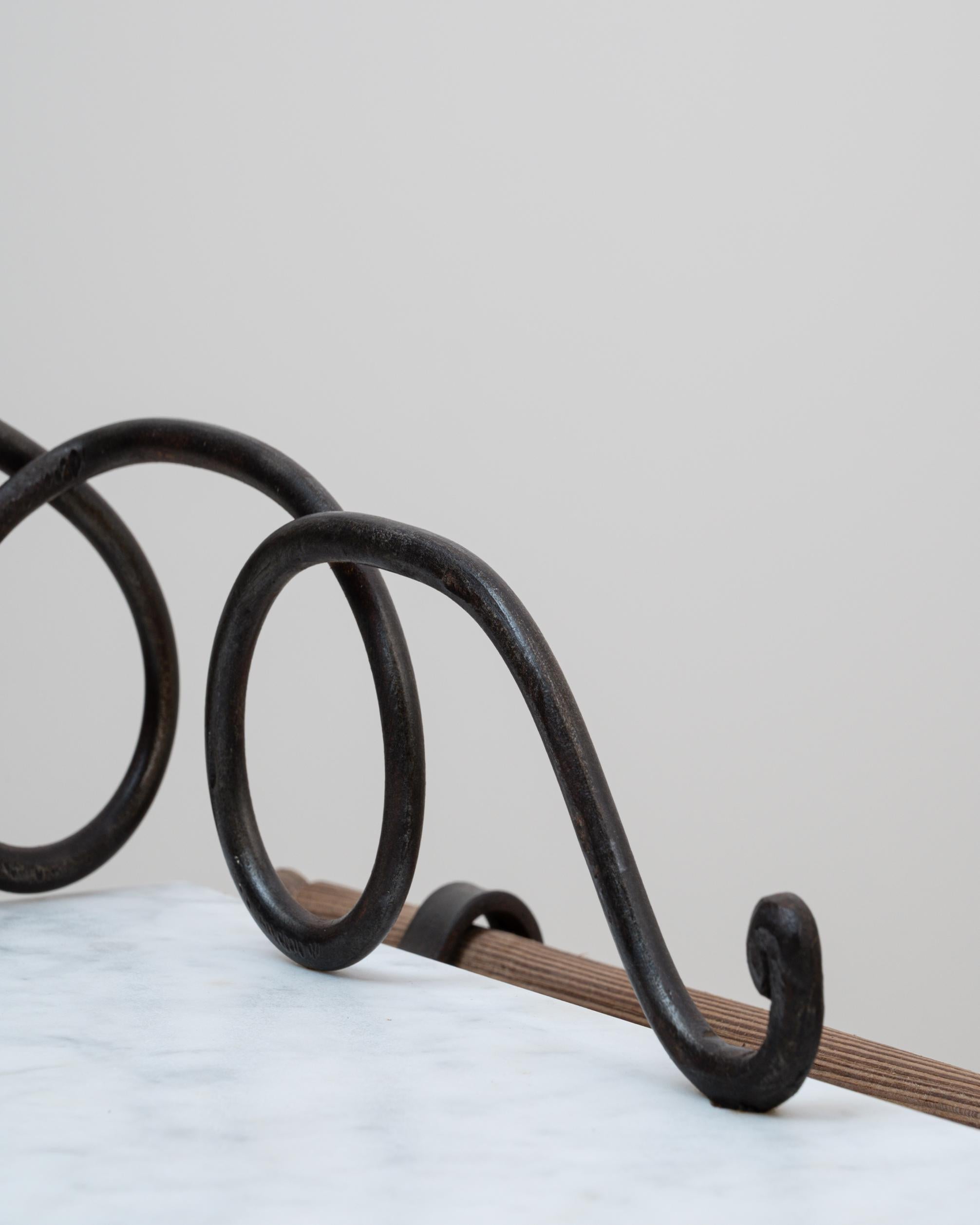 1900s French Metal Vanity With Marble Top and Mirror im Angebot 4