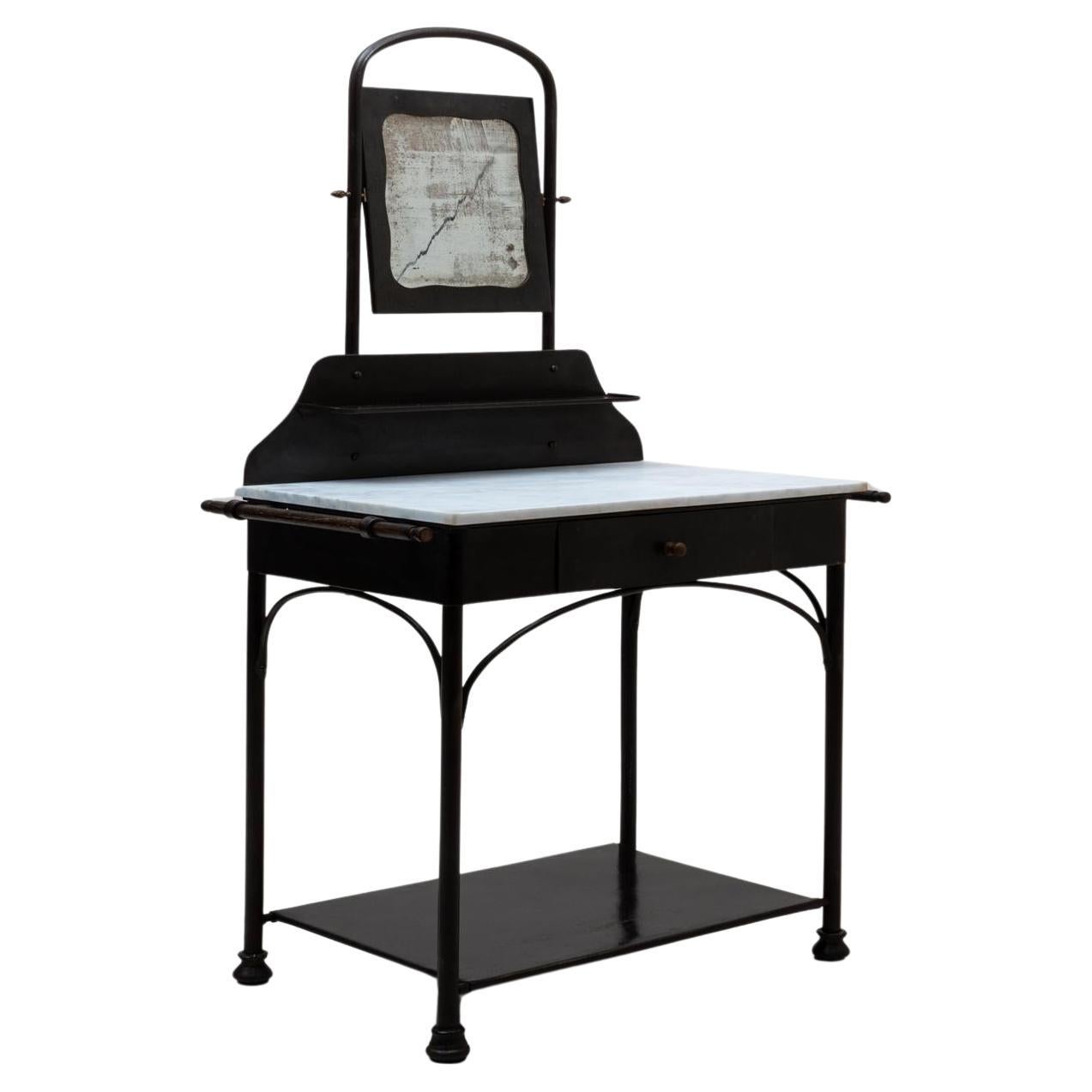 Meuble-lavabo en métal français des années 1900 avec dessus en marbre et miroir en vente