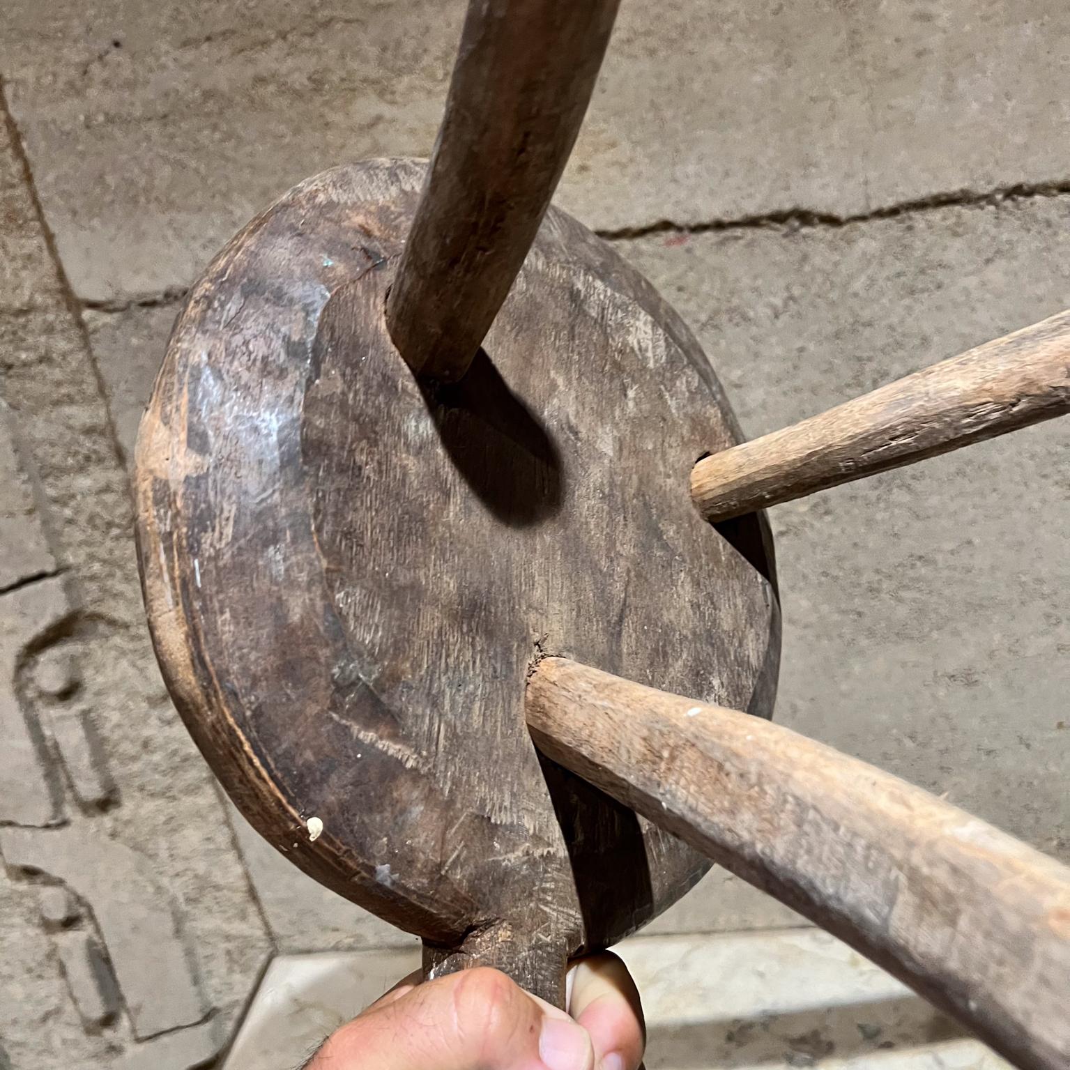 Legno Sgabello da mungitura francese del 1900 Rustic Farmhouse in vendita