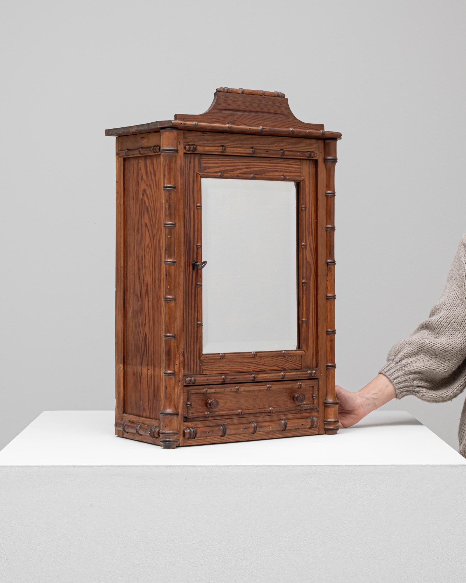 Mini armadio francese di bambù finto del 1900 in vendita 2