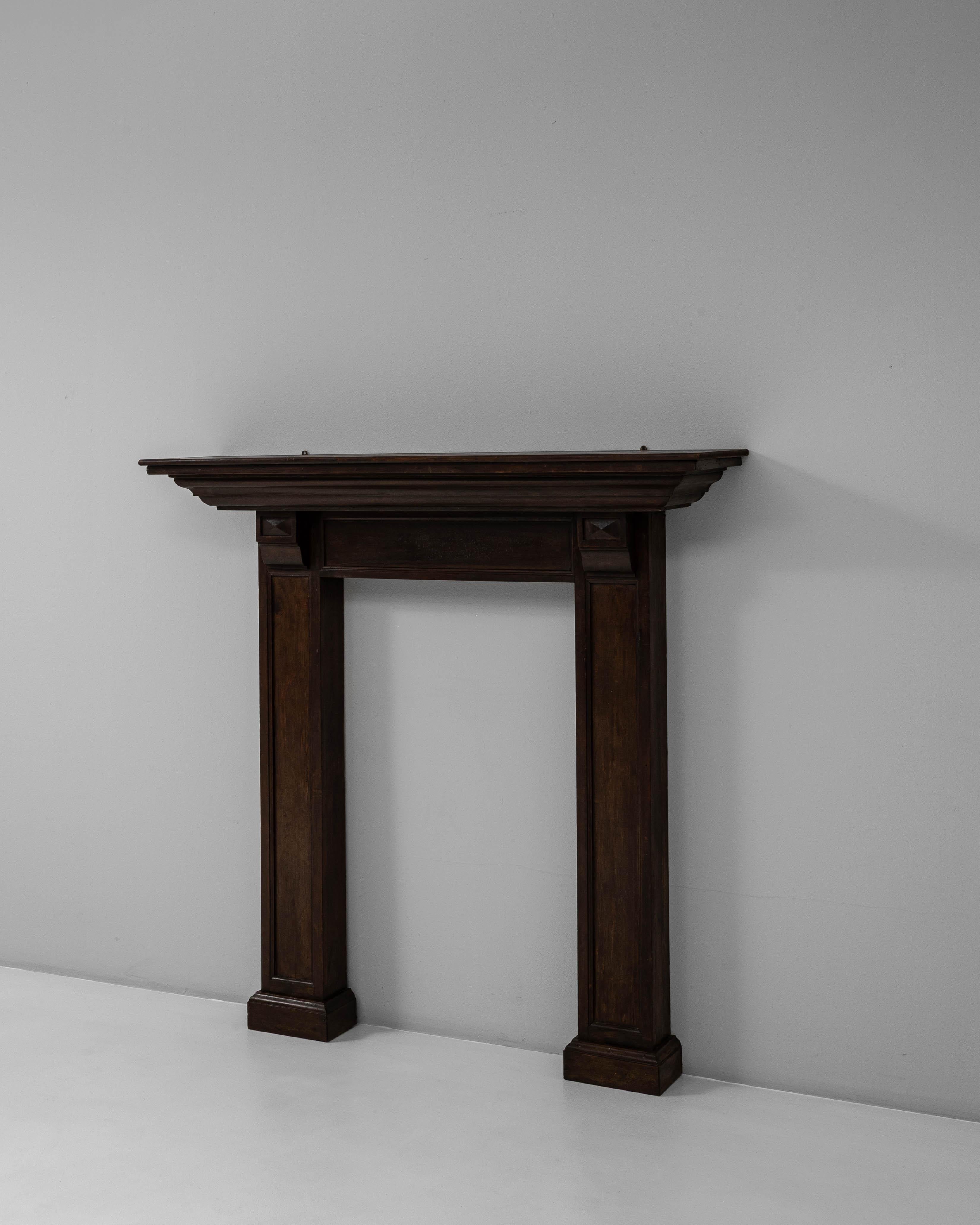Chimenea francesa neoclásica de madera de 1900 con pátina original Francés en venta