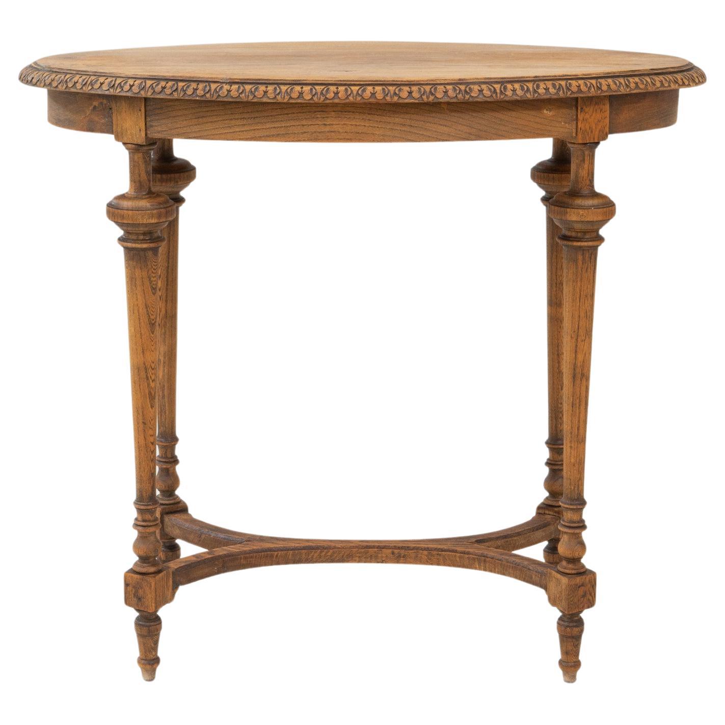 1900s French Neoclassical Wooden Oval Side Table With Turned Legs