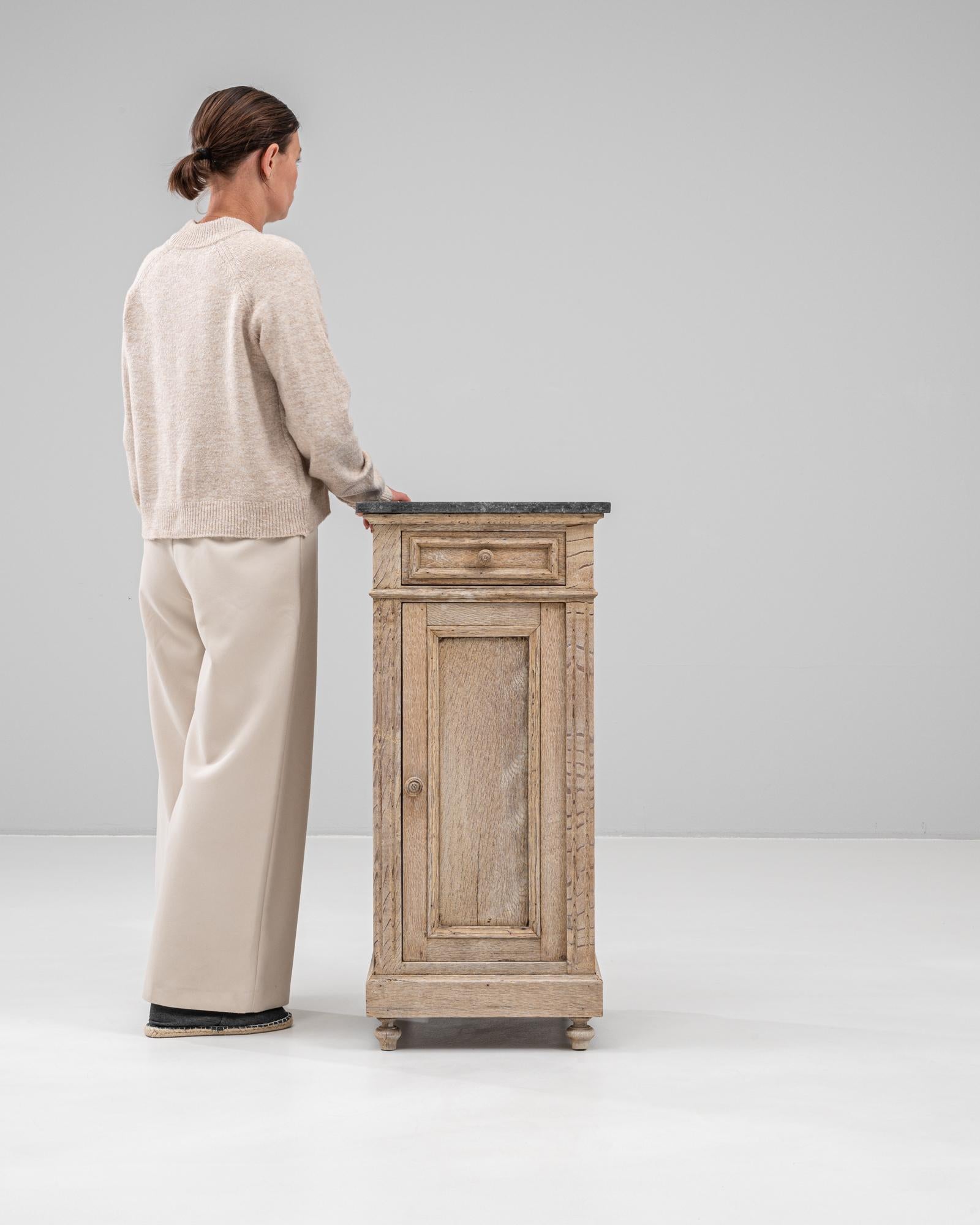 1900s French Oak Bedside Table With Marble Top In condizioni buone in vendita a High Point, NC