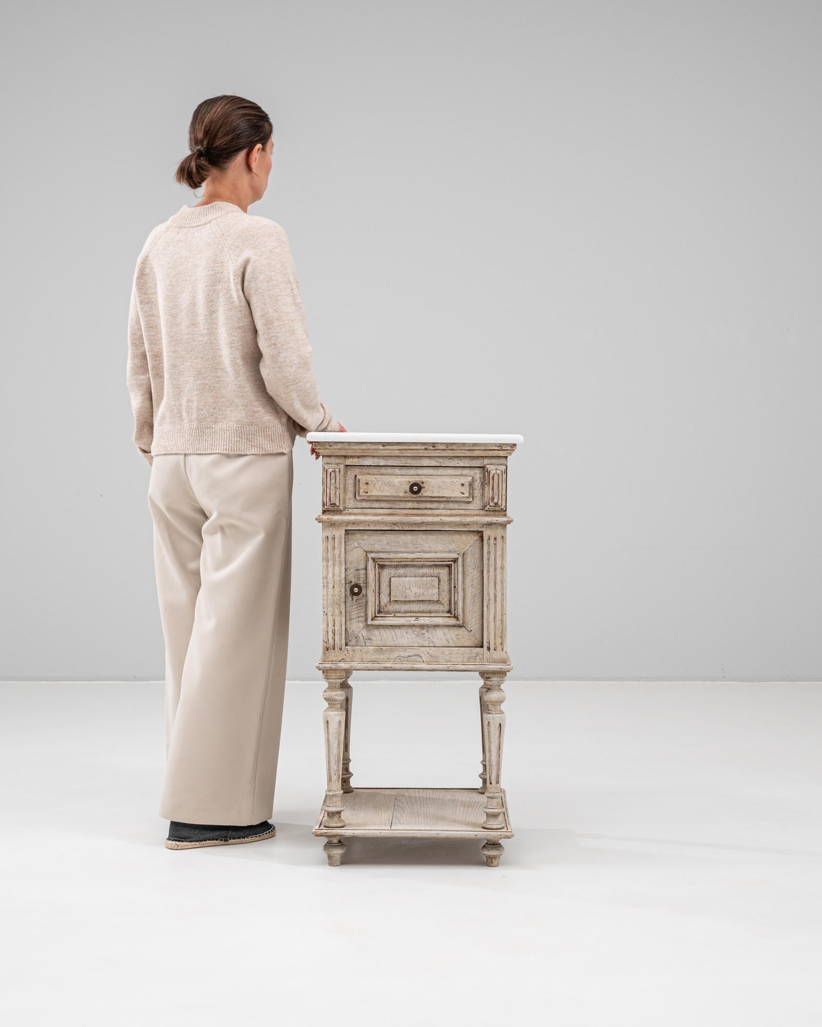 1900s French Oak Bedside Table With Marble Top In condizioni buone in vendita a High Point, NC