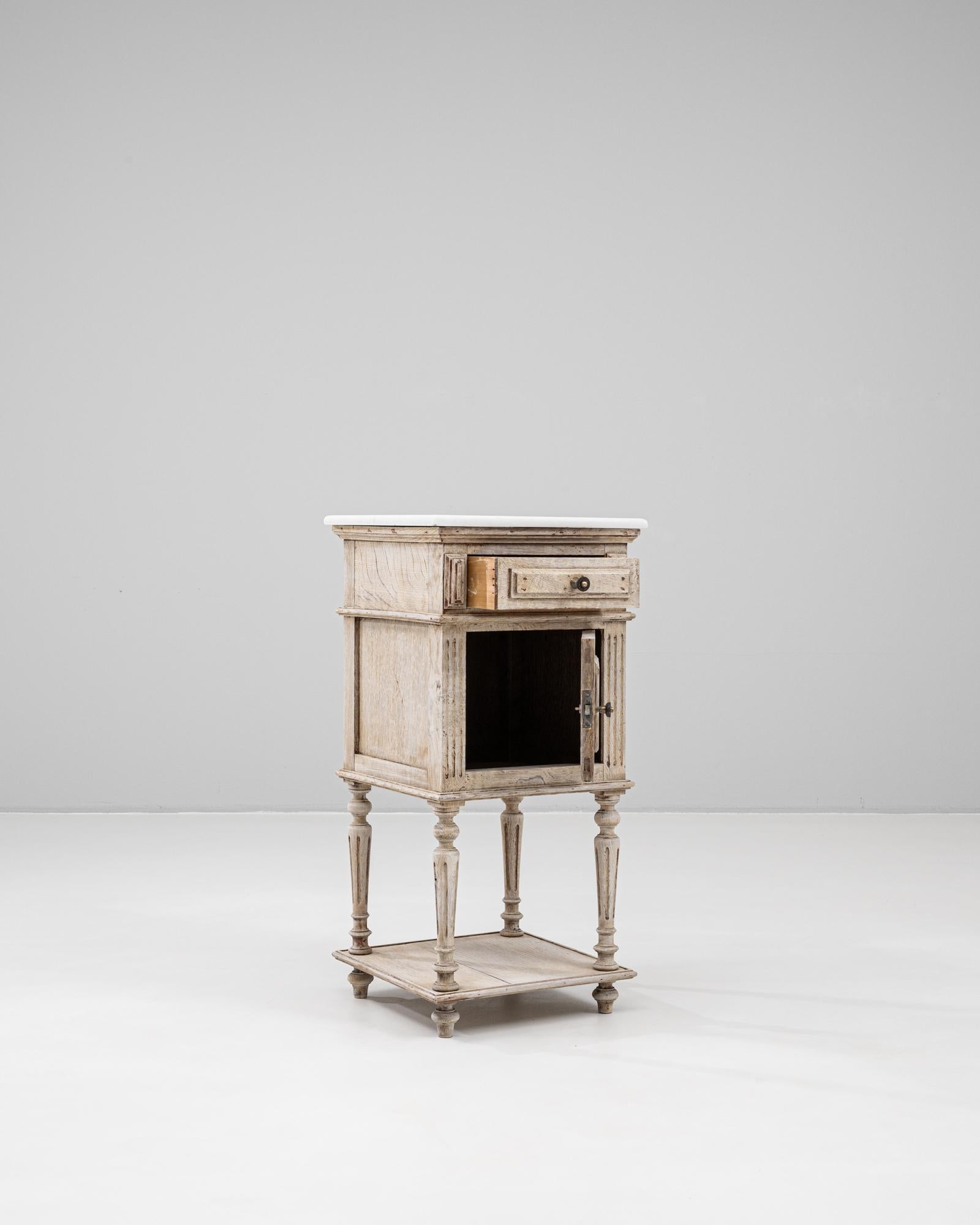 Marmo 1900s French Oak Bedside Table With Marble Top in vendita