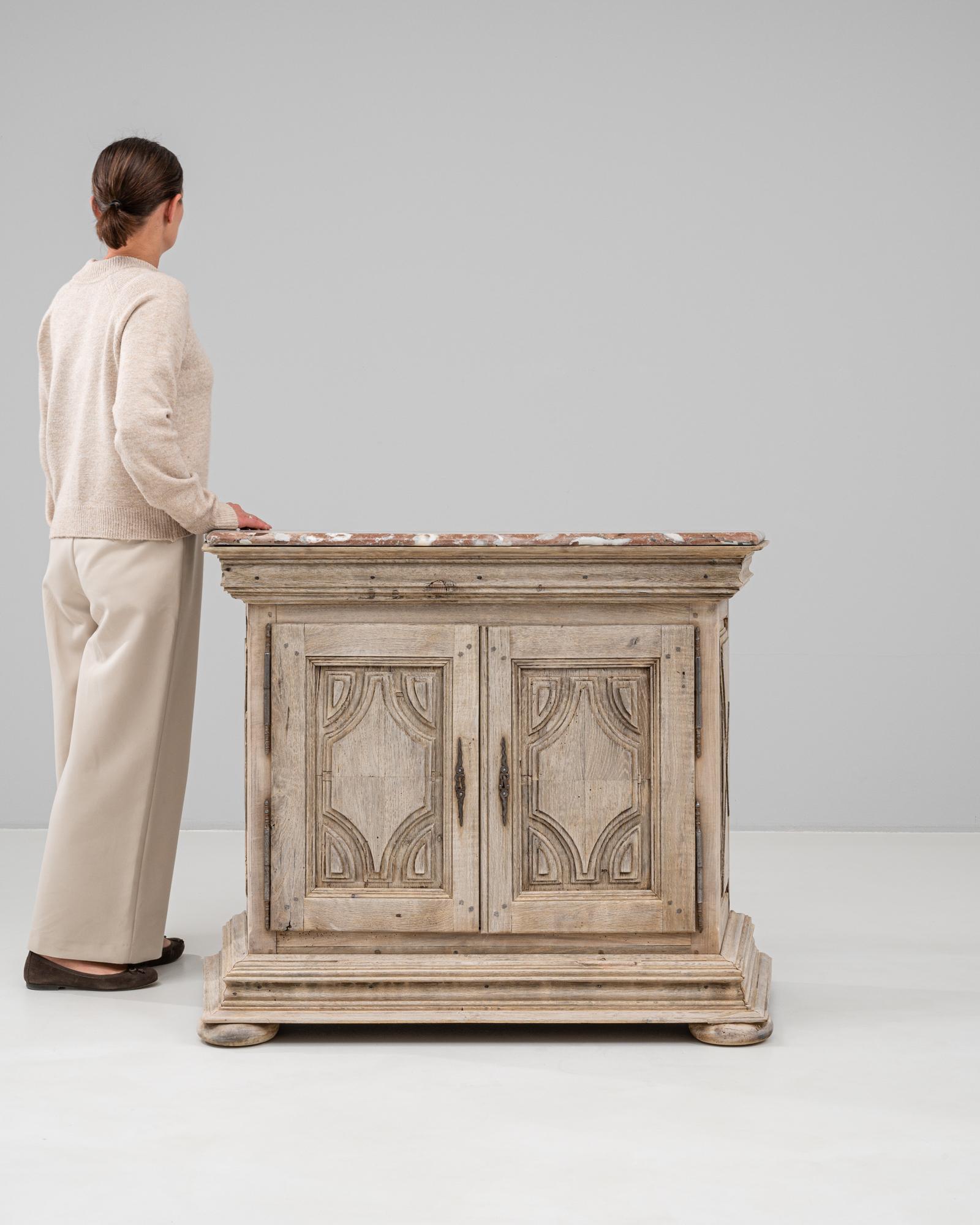 1900s French Oak Buffet With Marble Top en venta 2