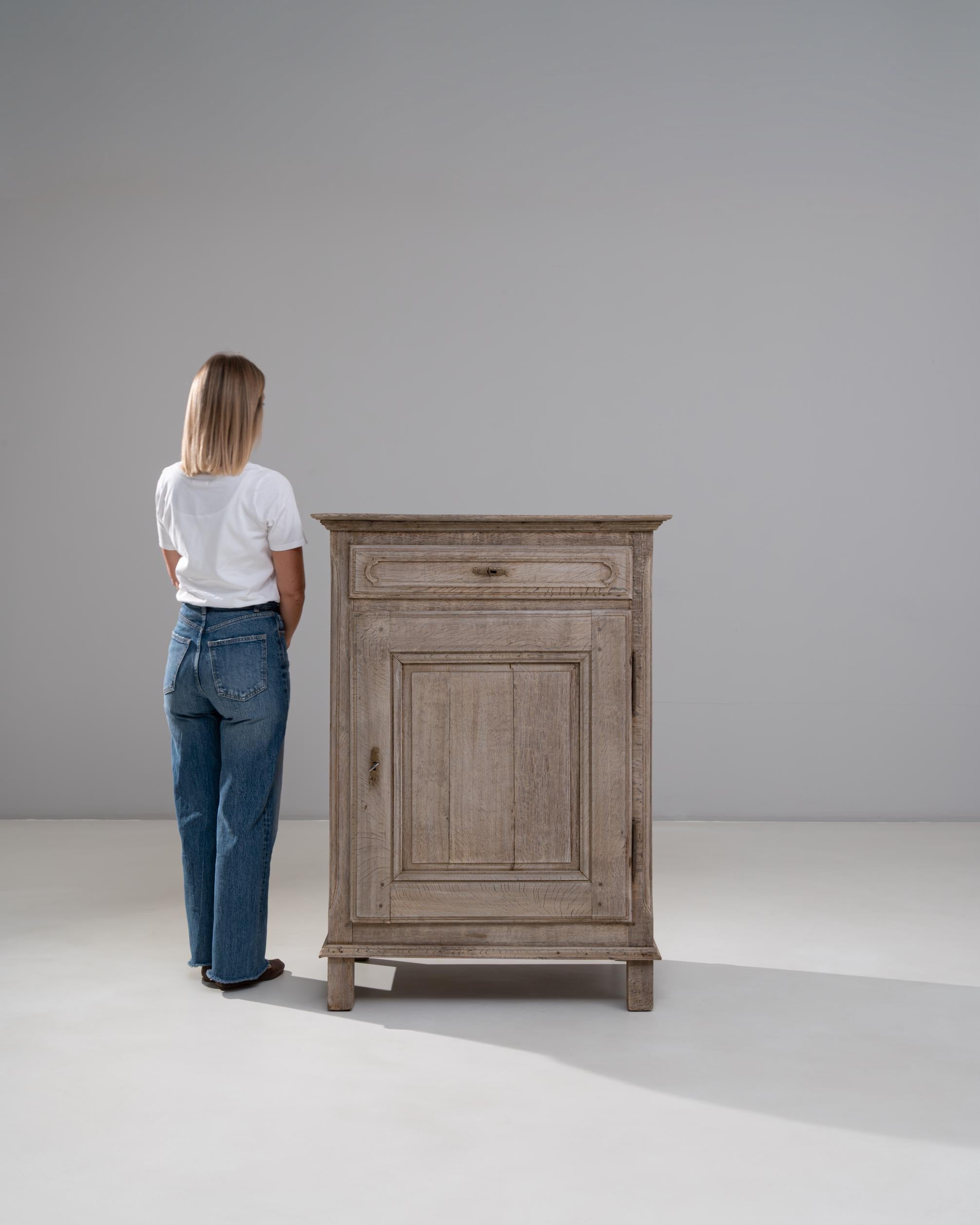 Buffet in Oak francese del 1900 con anta a pannelli In condizioni buone in vendita a High Point, NC