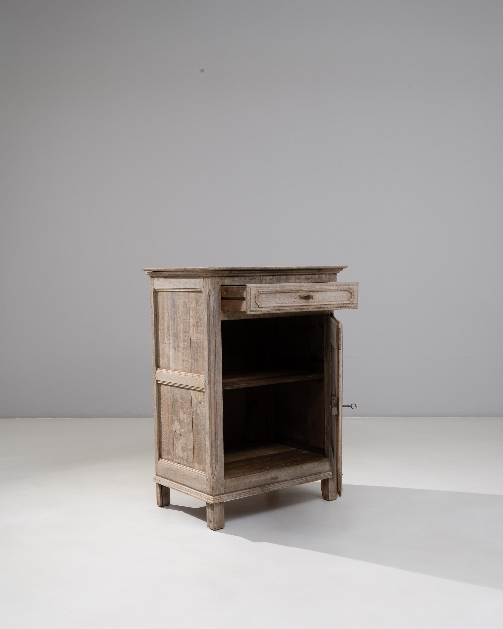 Buffet in Oak francese del 1900 con anta a pannelli in vendita 1