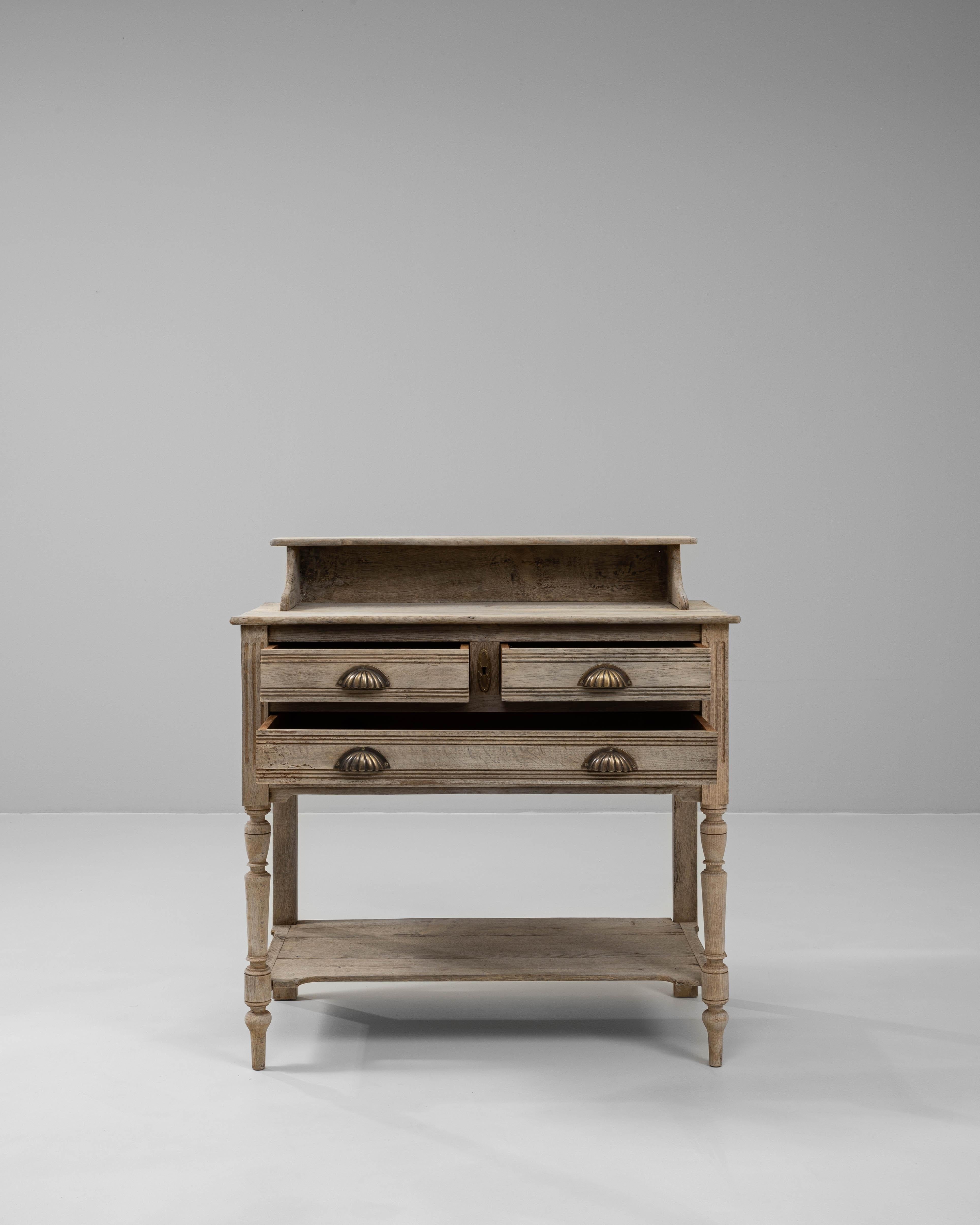 1900s French Oak Desk In Good Condition For Sale In High Point, NC