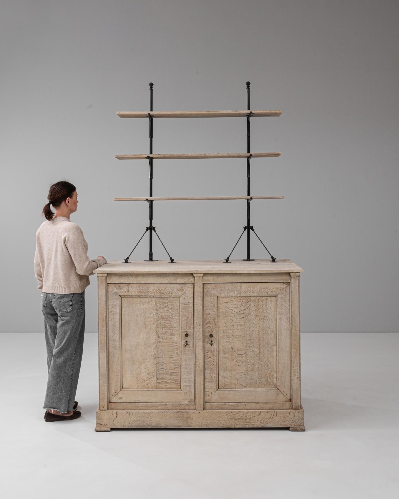 Mobile da esposizione in Oak francese degli anni '1900 In condizioni buone in vendita a High Point, NC