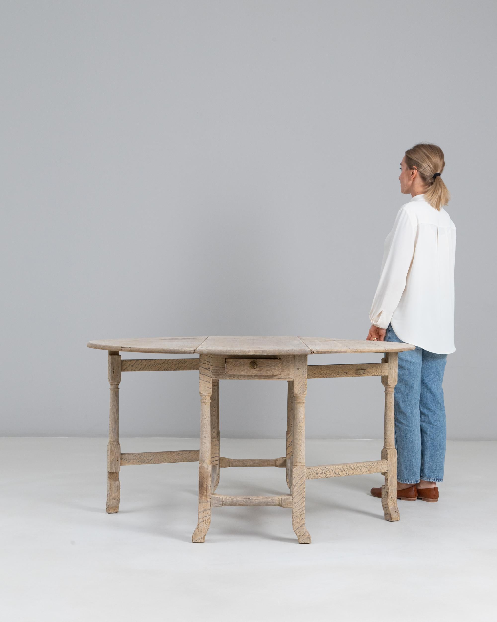 1900s French Oak Drop Leaf Table For Sale 2