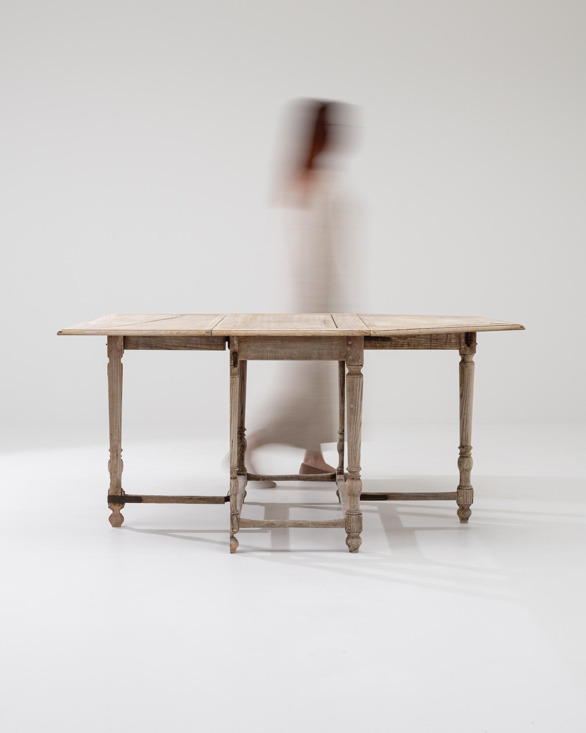 Français Table à pieds en chêne français des années 1900 en vente
