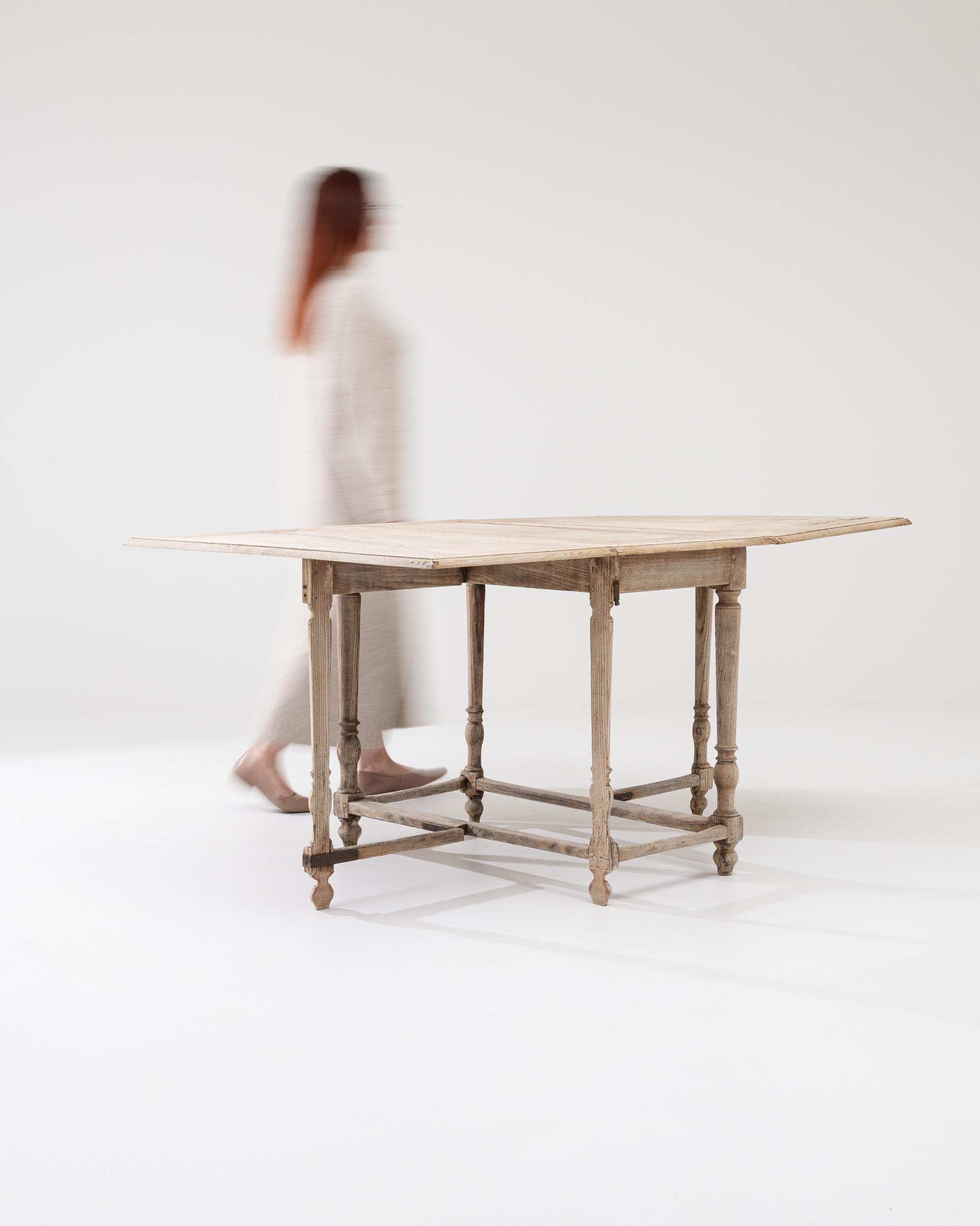 Table à pieds en chêne français des années 1900 Bon état - En vente à High Point, NC
