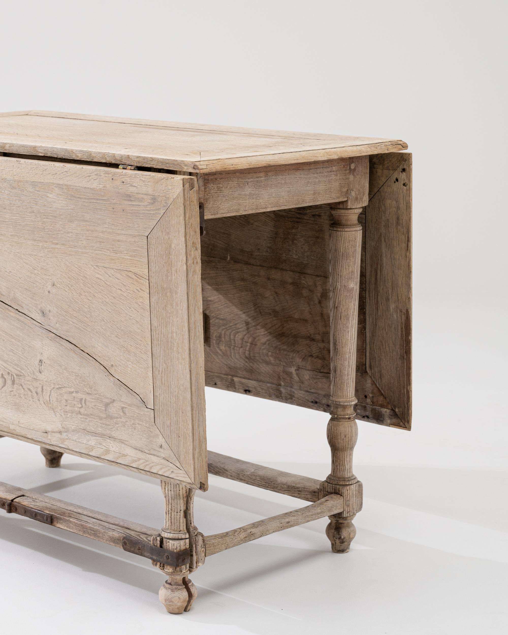 Table à pieds en chêne français des années 1900 en vente 1