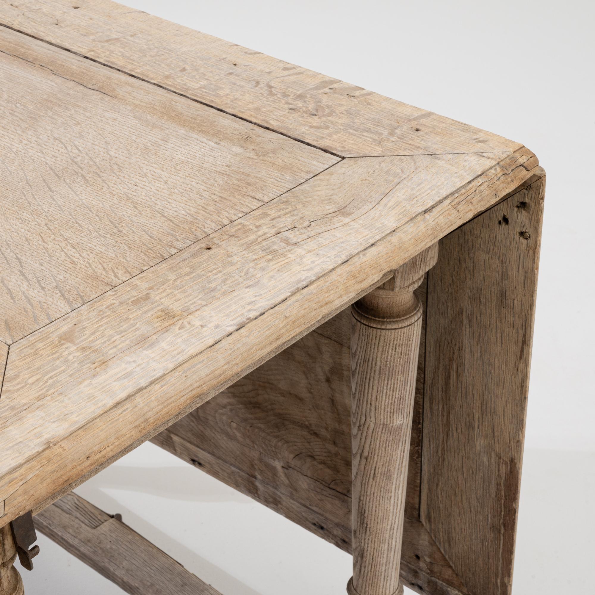 Table à pieds en chêne français des années 1900 en vente 3