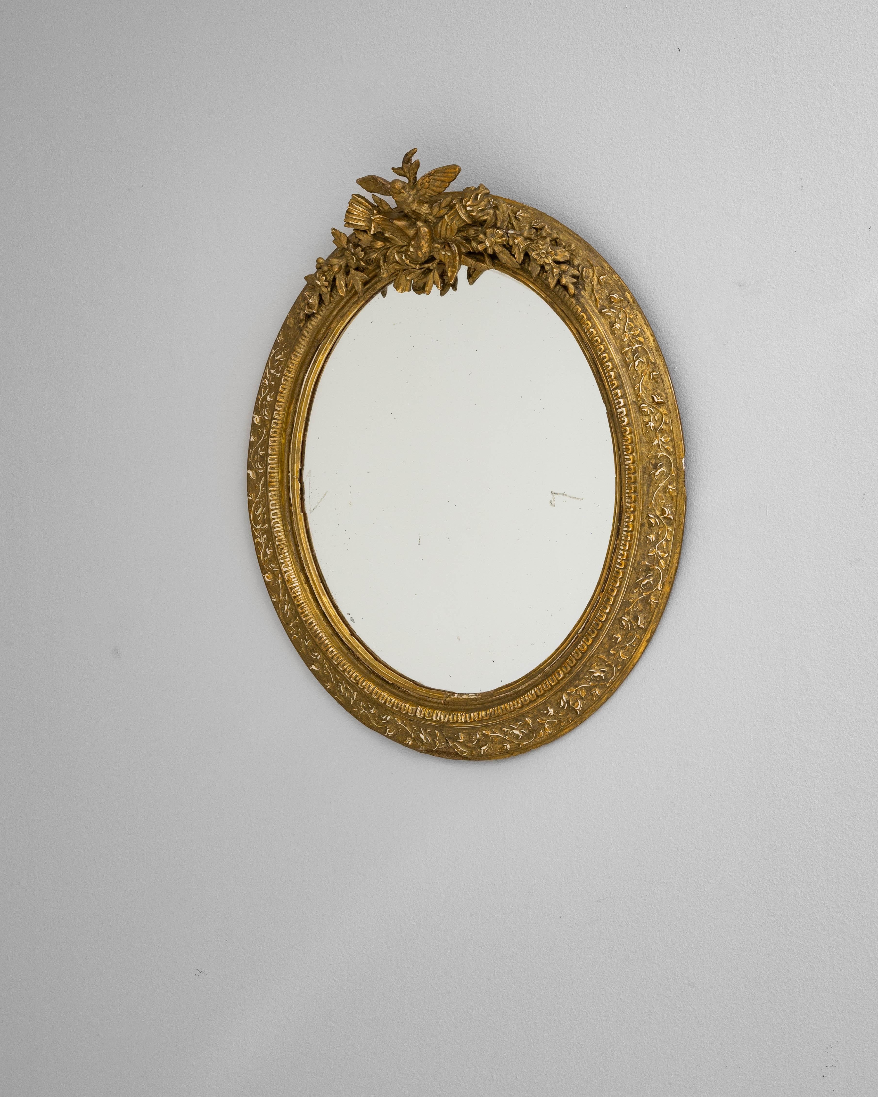 Français Miroir ovale en Wood Wood doré à motifs floraux 1900 en vente