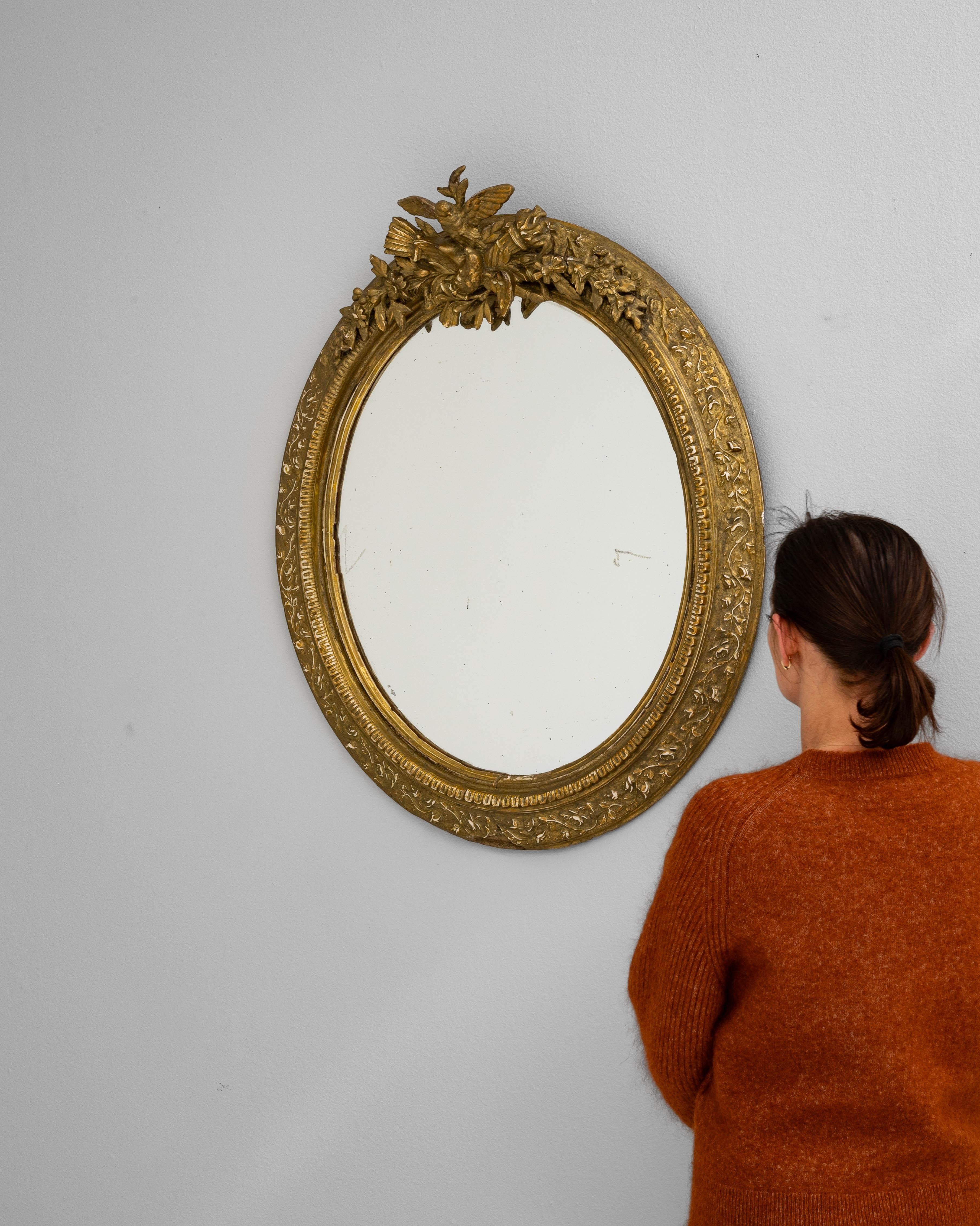 Miroir ovale en Wood Wood doré à motifs floraux 1900 Bon état - En vente à High Point, NC