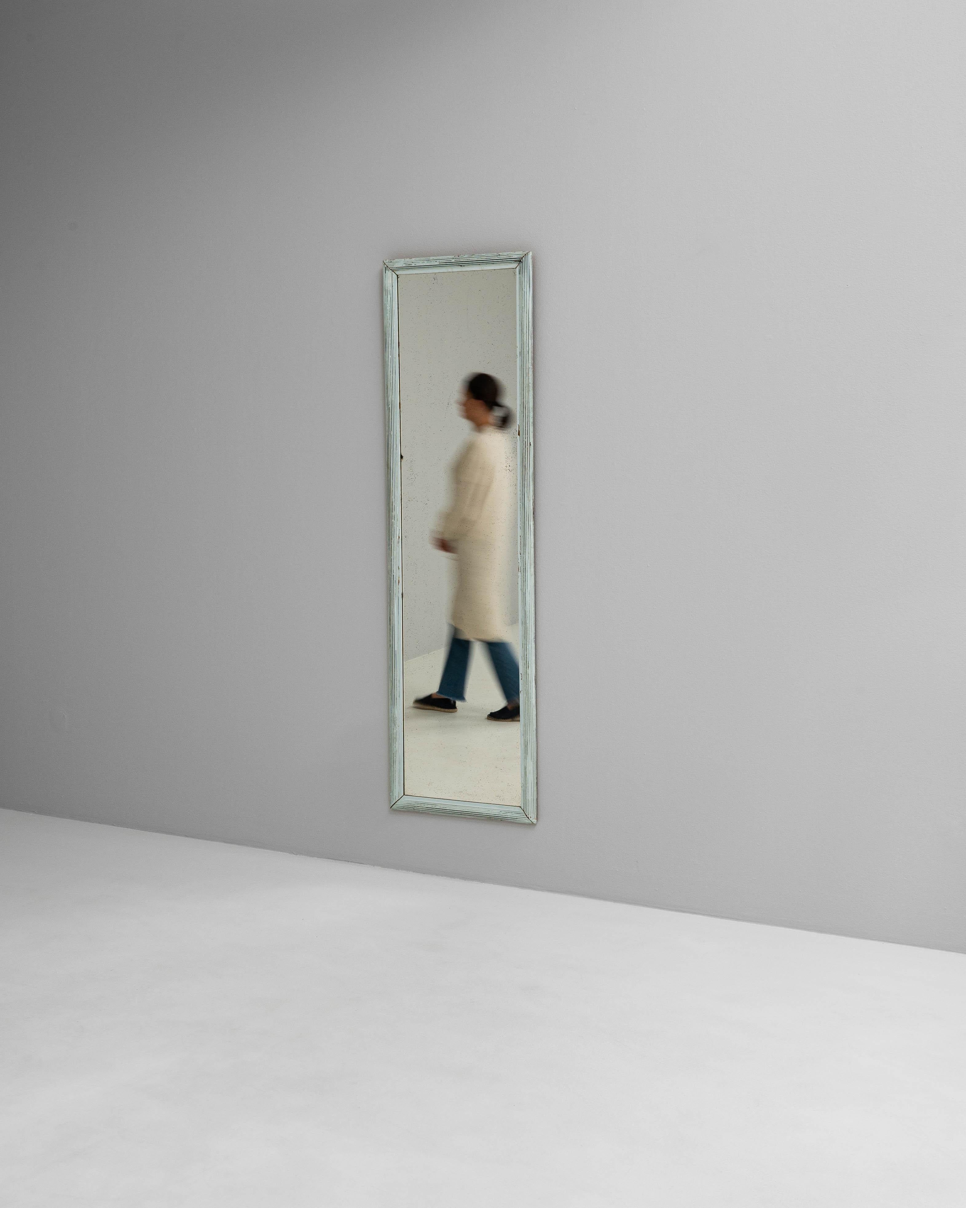 1900s French Patinated Wooden Floor Mirror For Sale 1